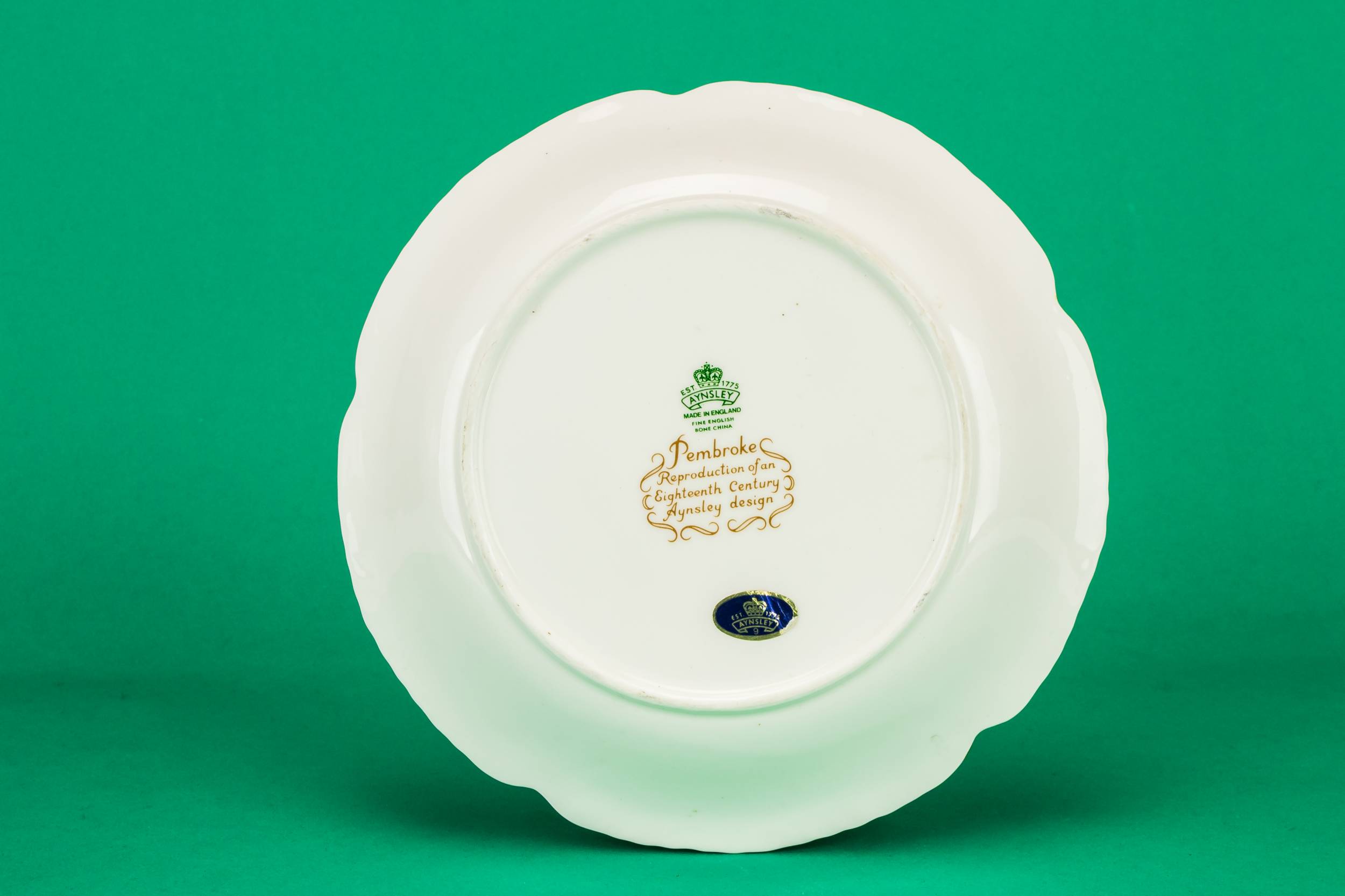 Vintage Classical Porcelain — Colourful serving bowl 3