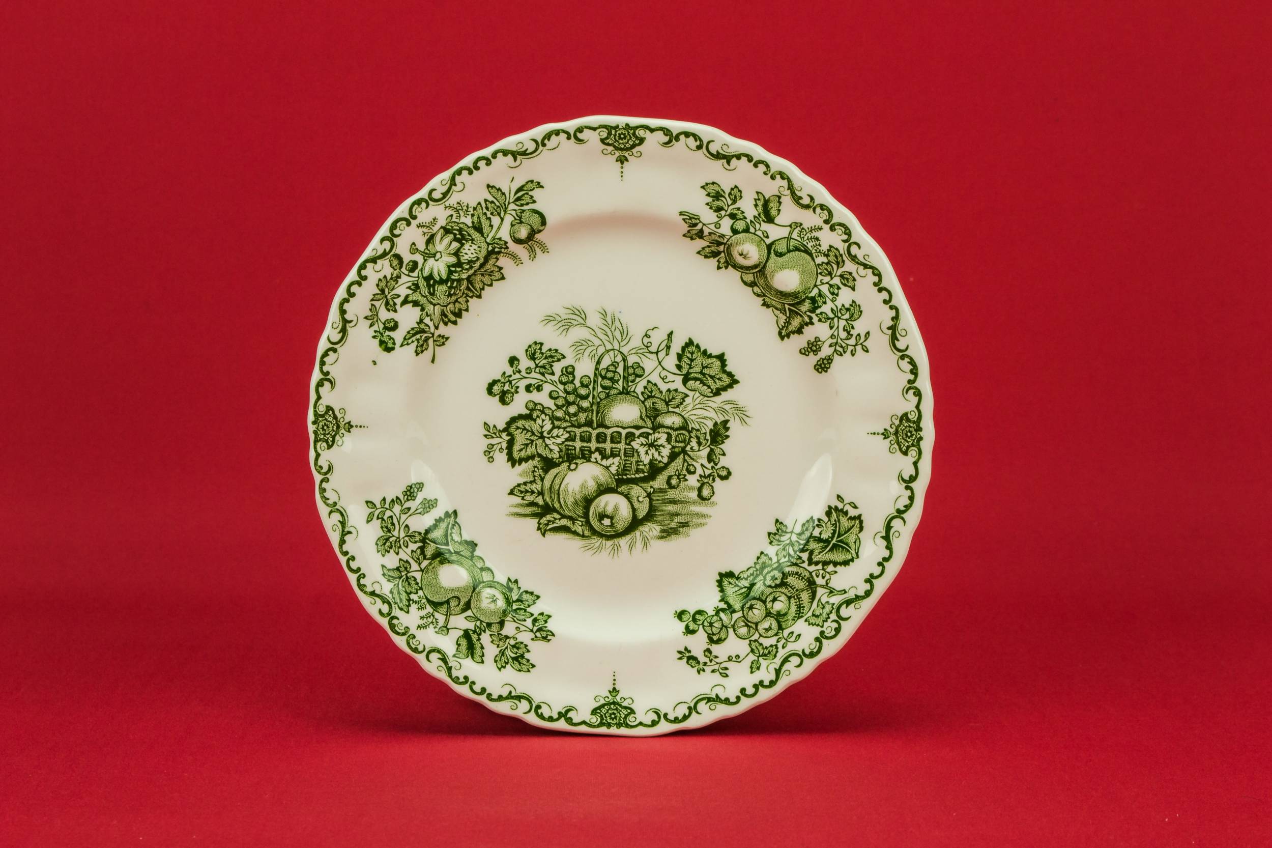 Charming Retro Floral — 6 small plates in green