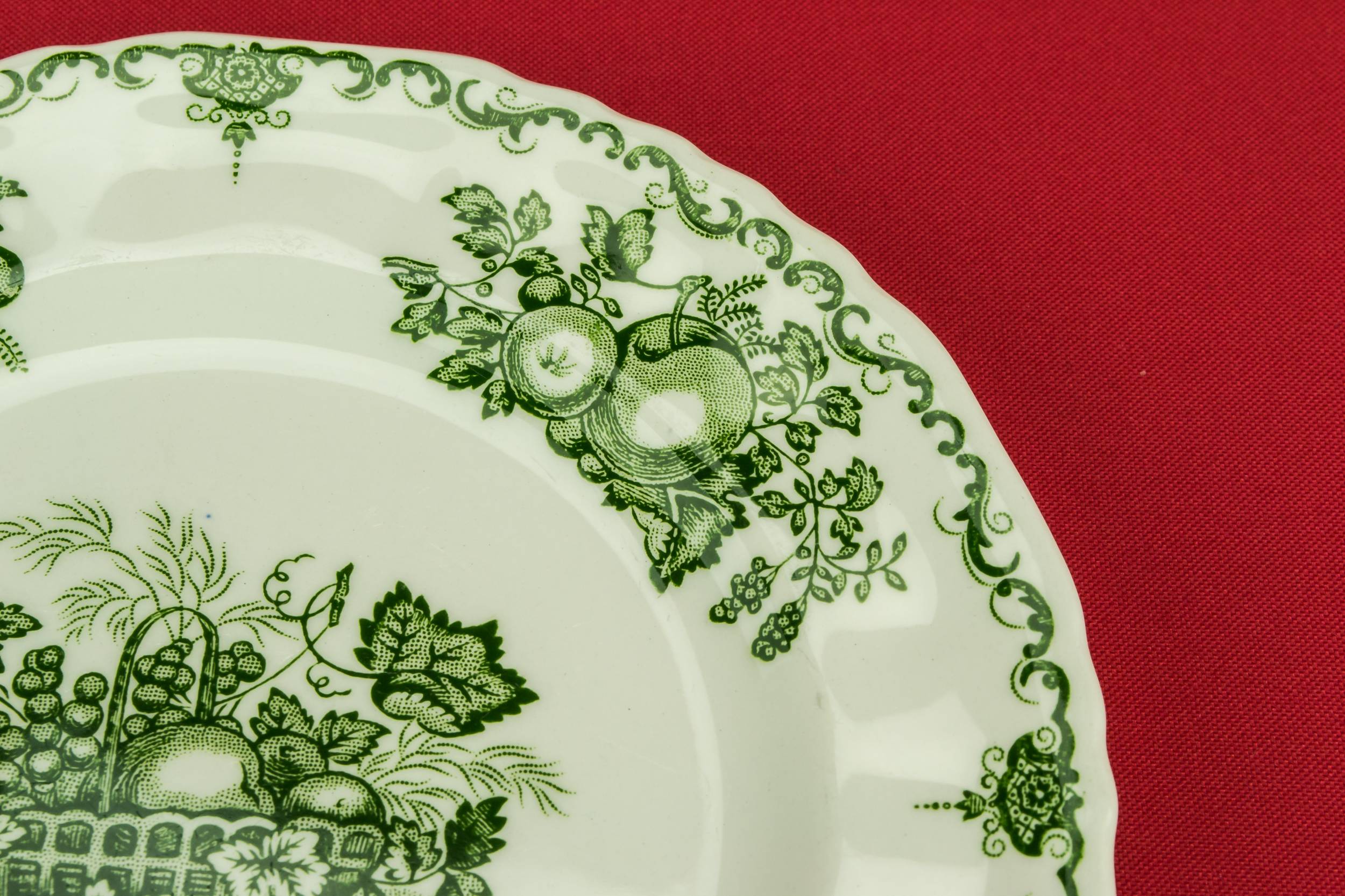 Charming Retro Floral — 6 small plates in green 1