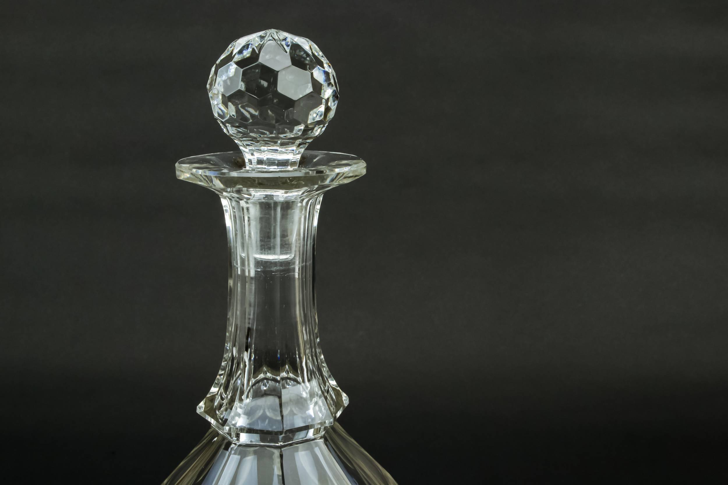 Engraved Whisky Sherry — Cut glass wine decanter 3