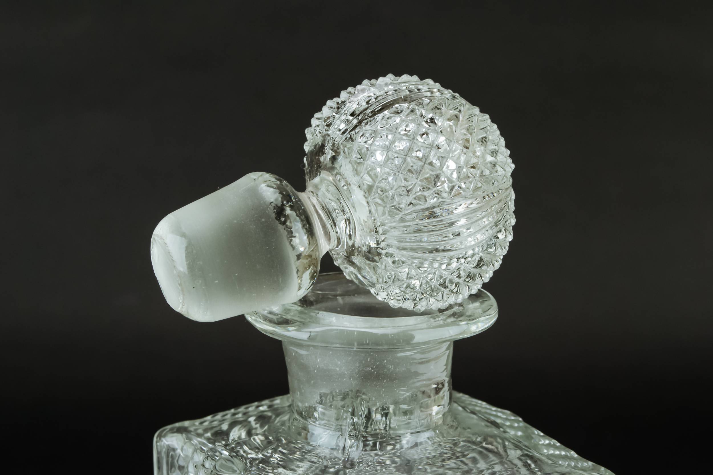 Antique Clear Water — Small square whisky decanter 3