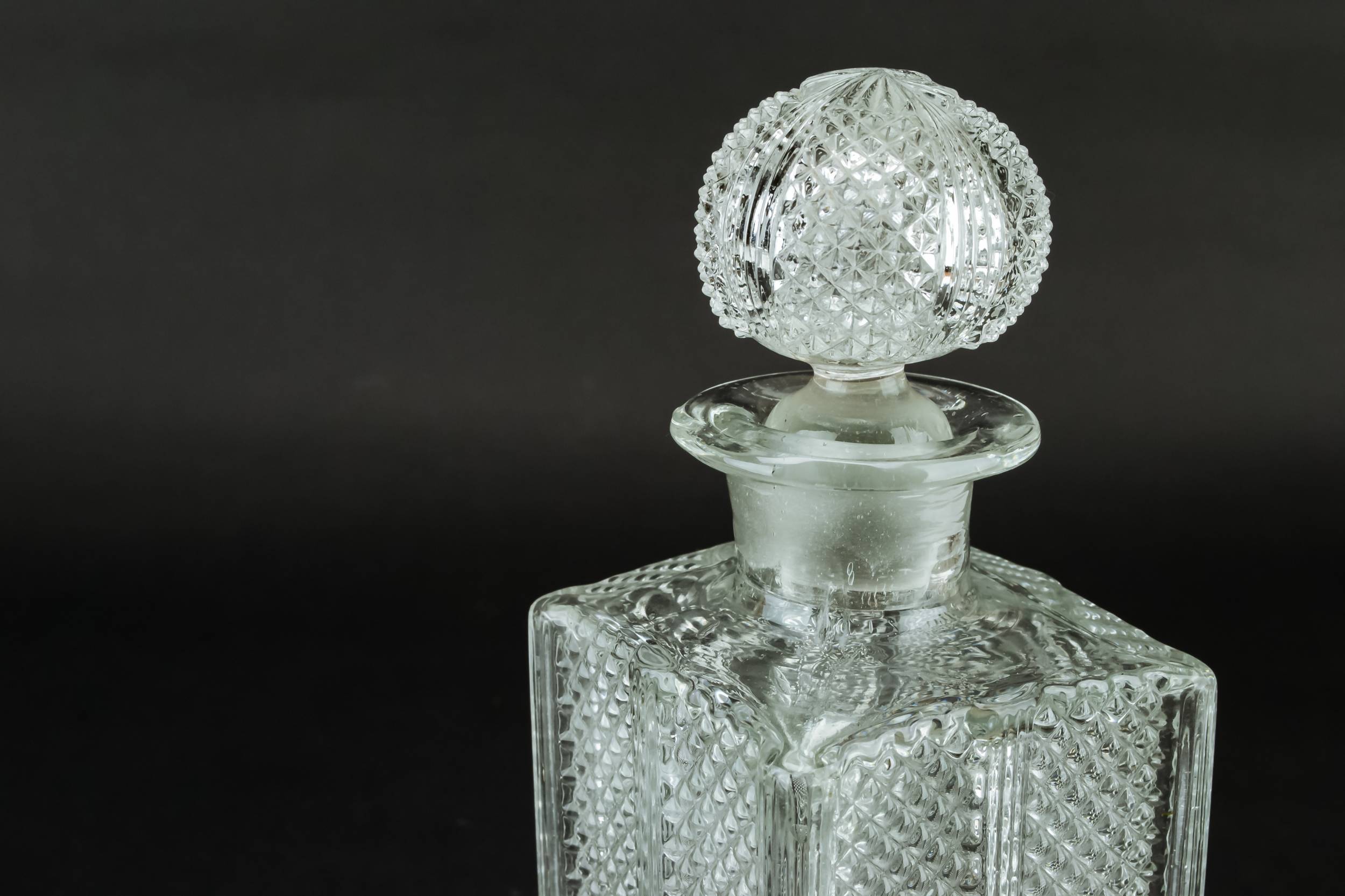 Antique Clear Water — Small square whisky decanter 1