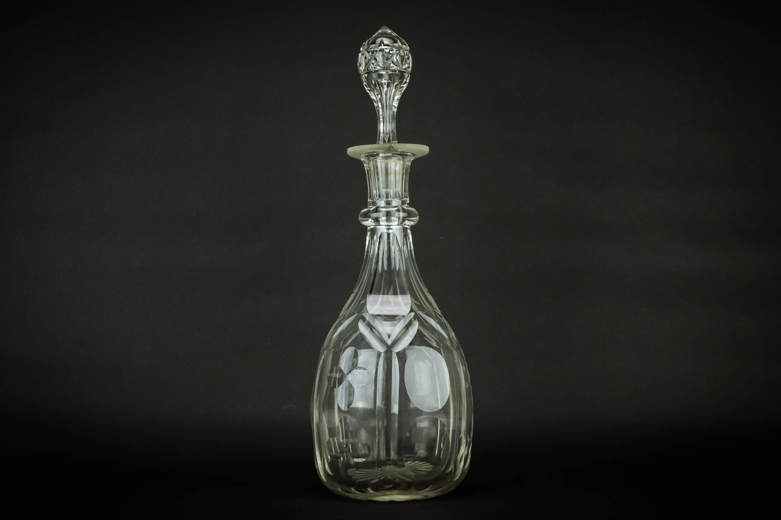 Engraved Red Wine — Quatrefoil wine decanter