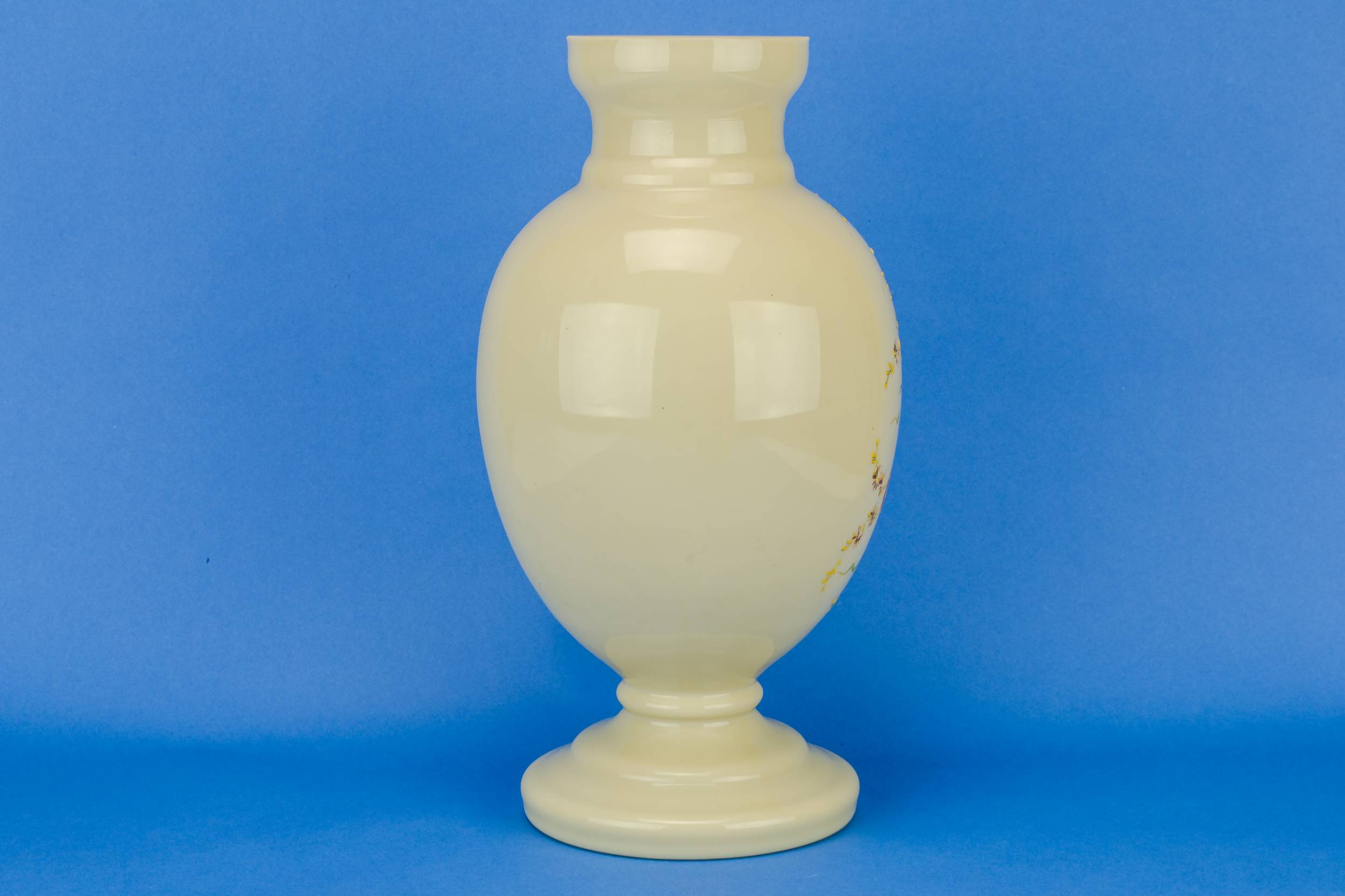 Beige Antique Floral — Large paisley glass vase 4
