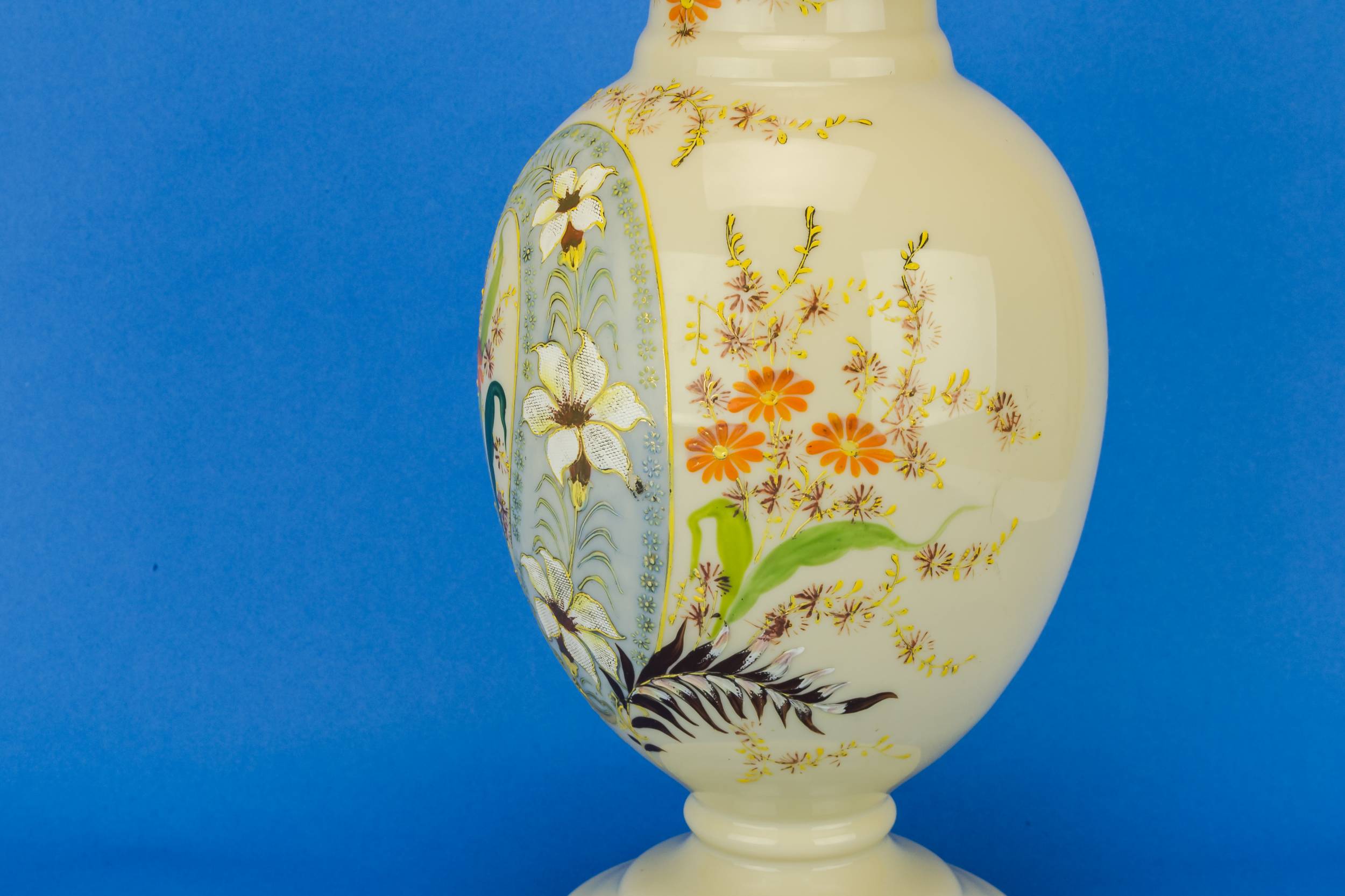 Beige Antique Floral — Large paisley glass vase 3