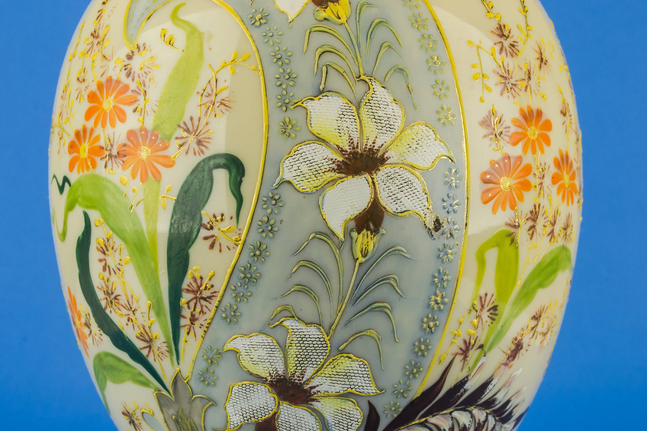 Beige Antique Floral — Large paisley glass vase 2