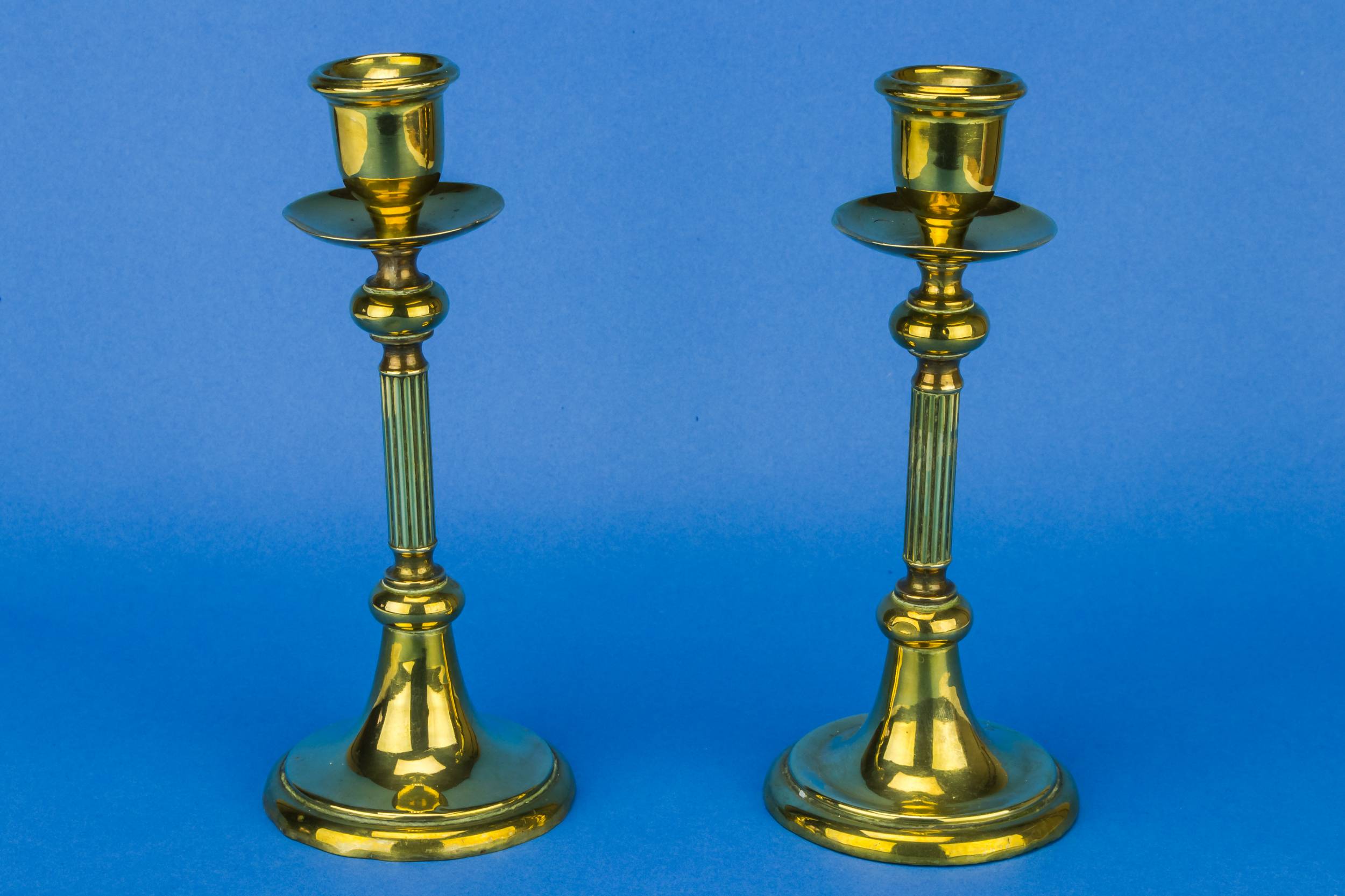Antique Aesthetic Movement — Pair of brass candlesticks 3