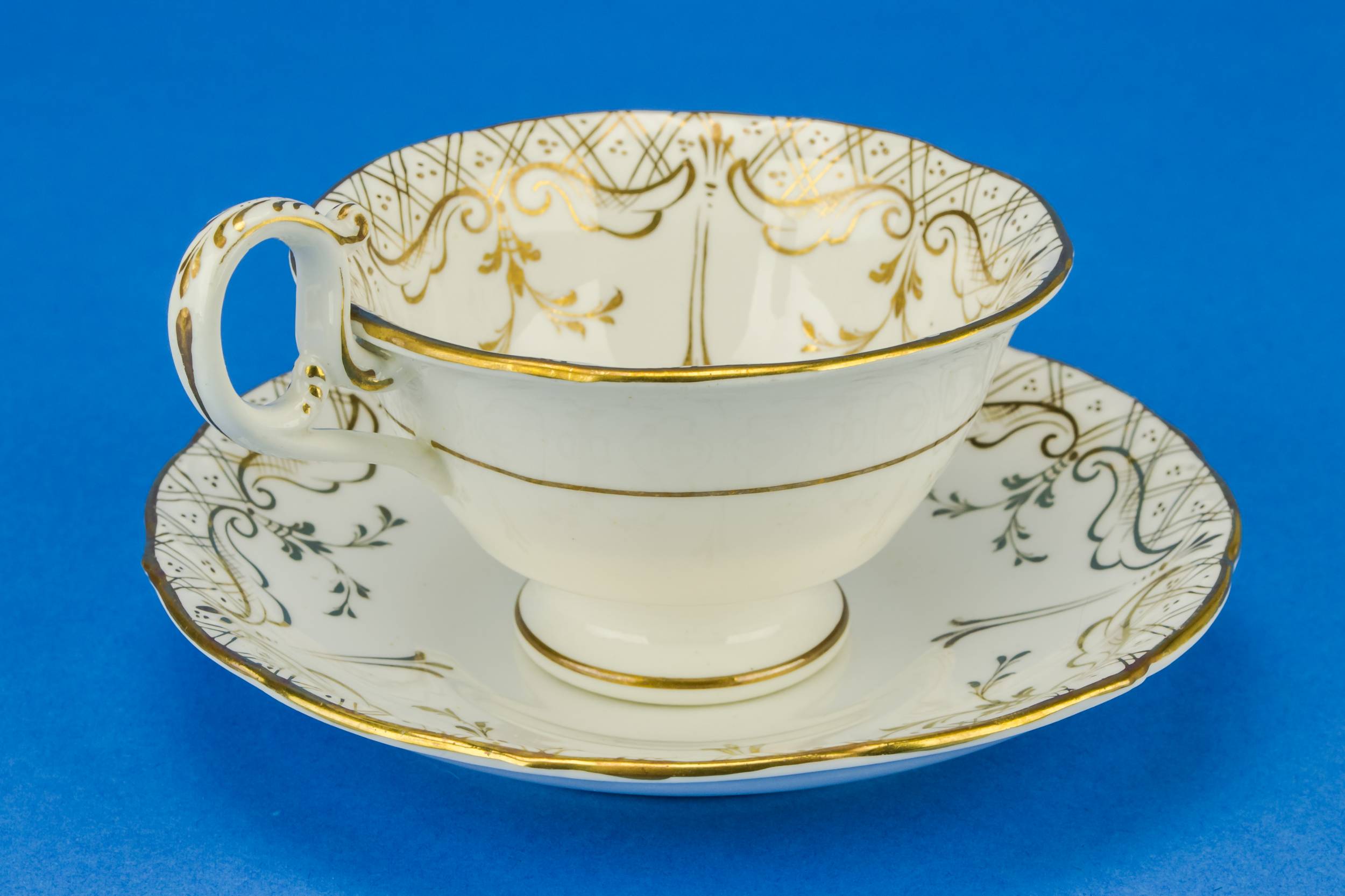 Persons Porcelain Luxurious — Gold and white tea set for 6 2