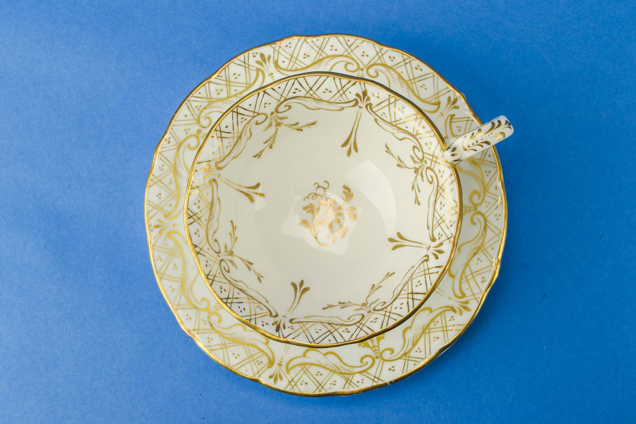 Persons Porcelain Luxurious — Gold and white tea set for 6 1