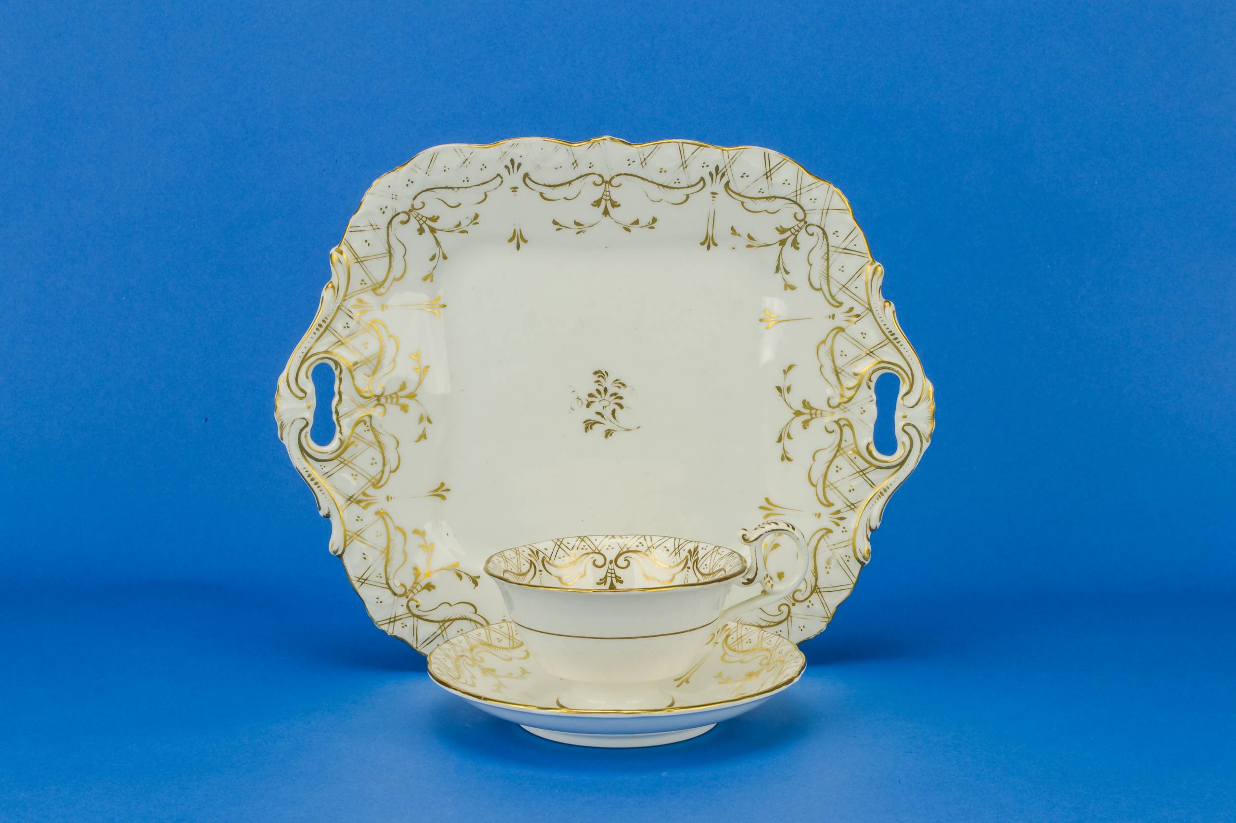 Persons Porcelain Luxurious — Gold and white tea set for 6