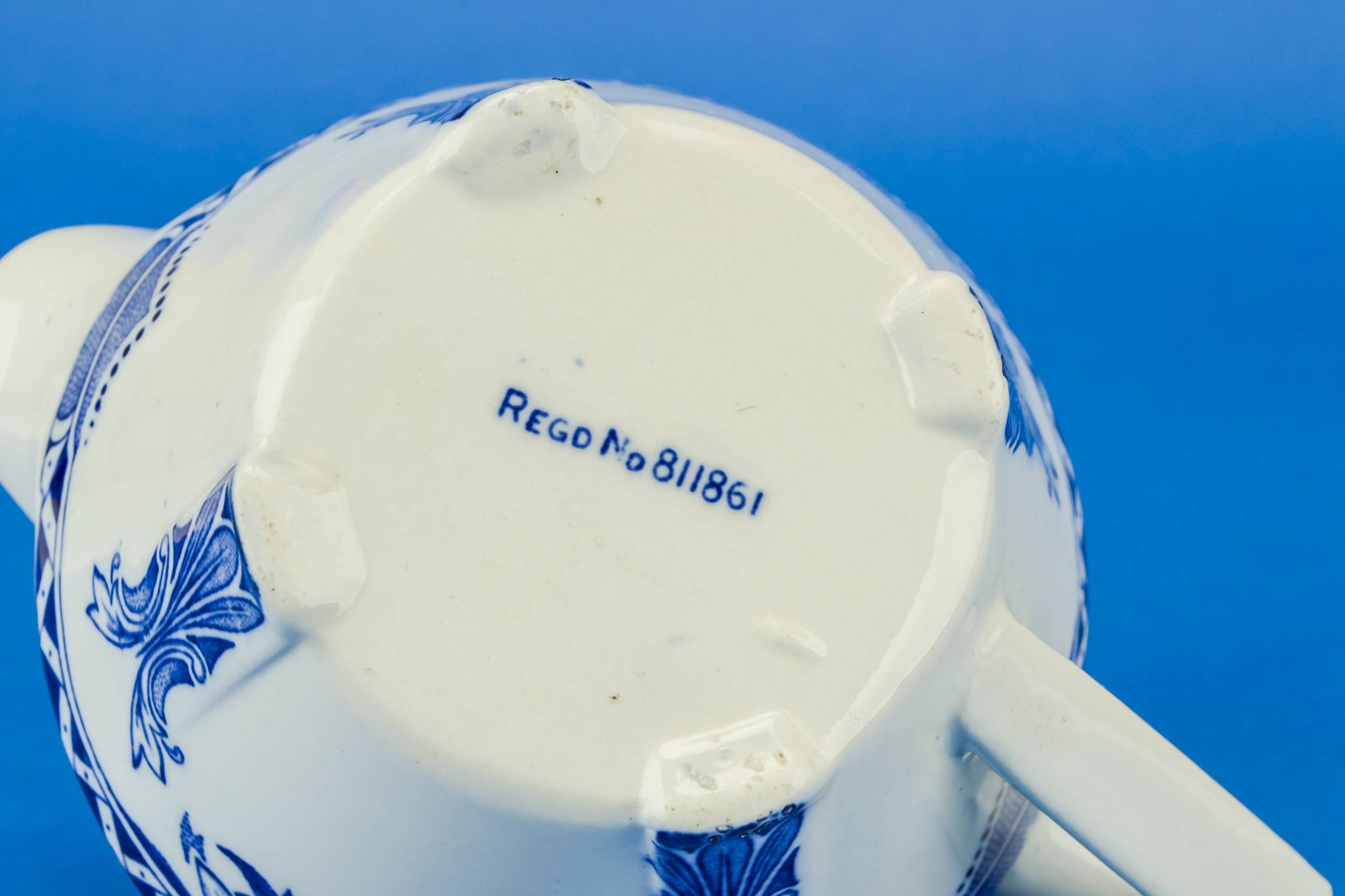Elegant Arts Crafts — Blue and white gravy boat 4