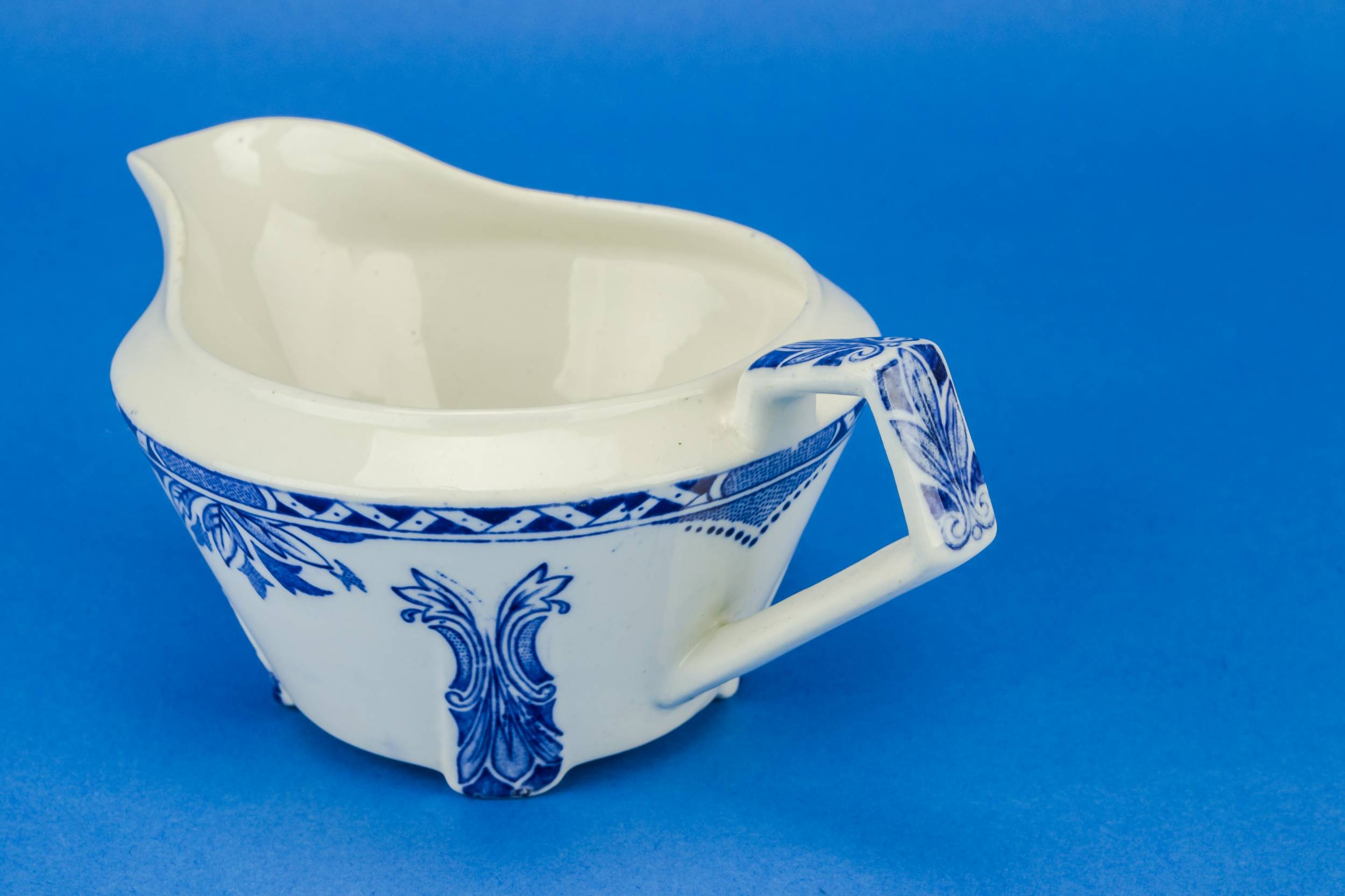 Elegant Arts Crafts — Blue and white gravy boat 3
