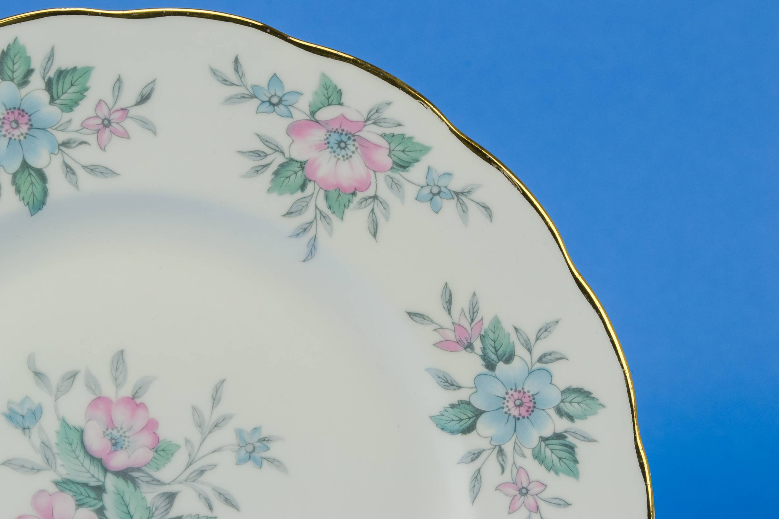 Retro Classical Floral — 6 medium pink floral plates 1