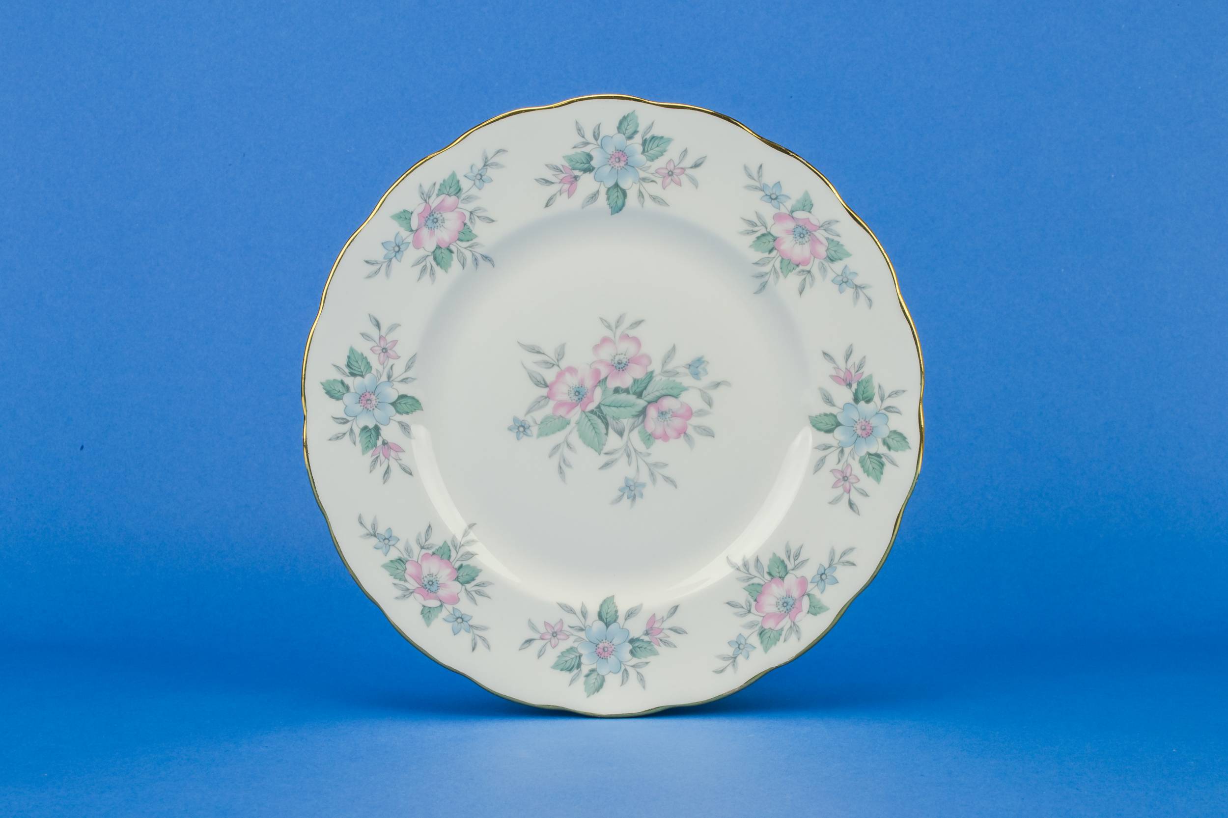 Retro Classical Floral — 6 medium pink floral plates