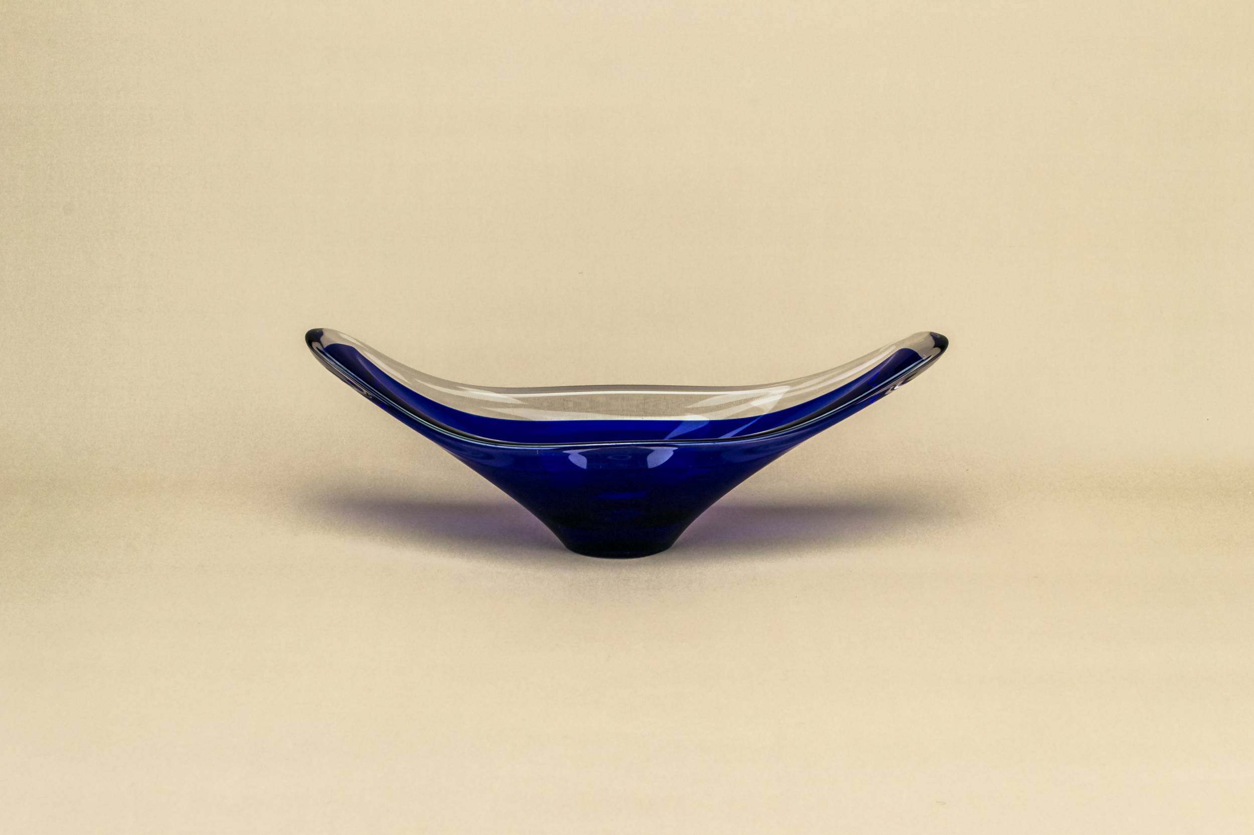 Vintage Elegant Minimalist — Blue glass decorative bowl