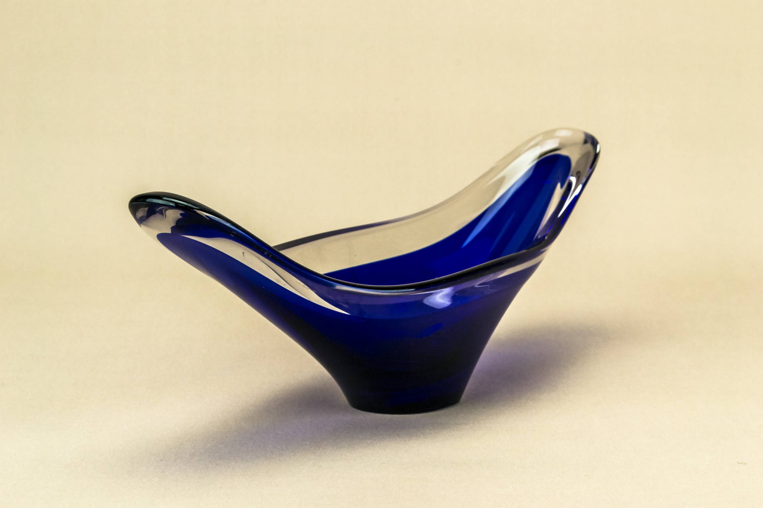Vintage Elegant Minimalist — Blue glass decorative bowl 1