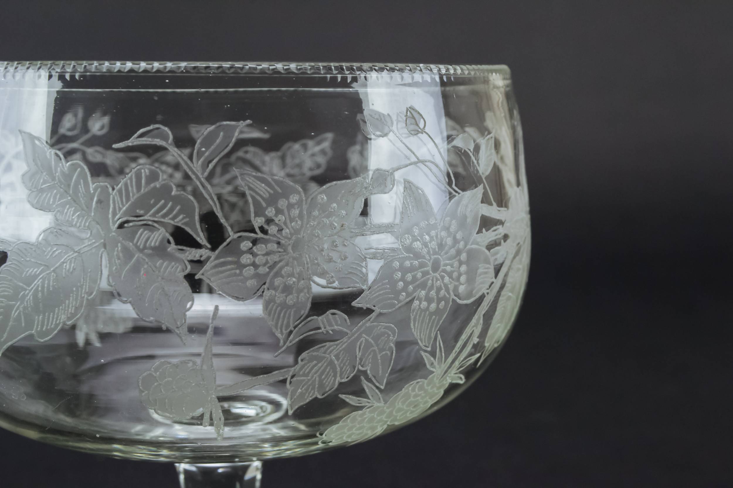 Glass Elegant Floral — Small serving bowl on foot 1