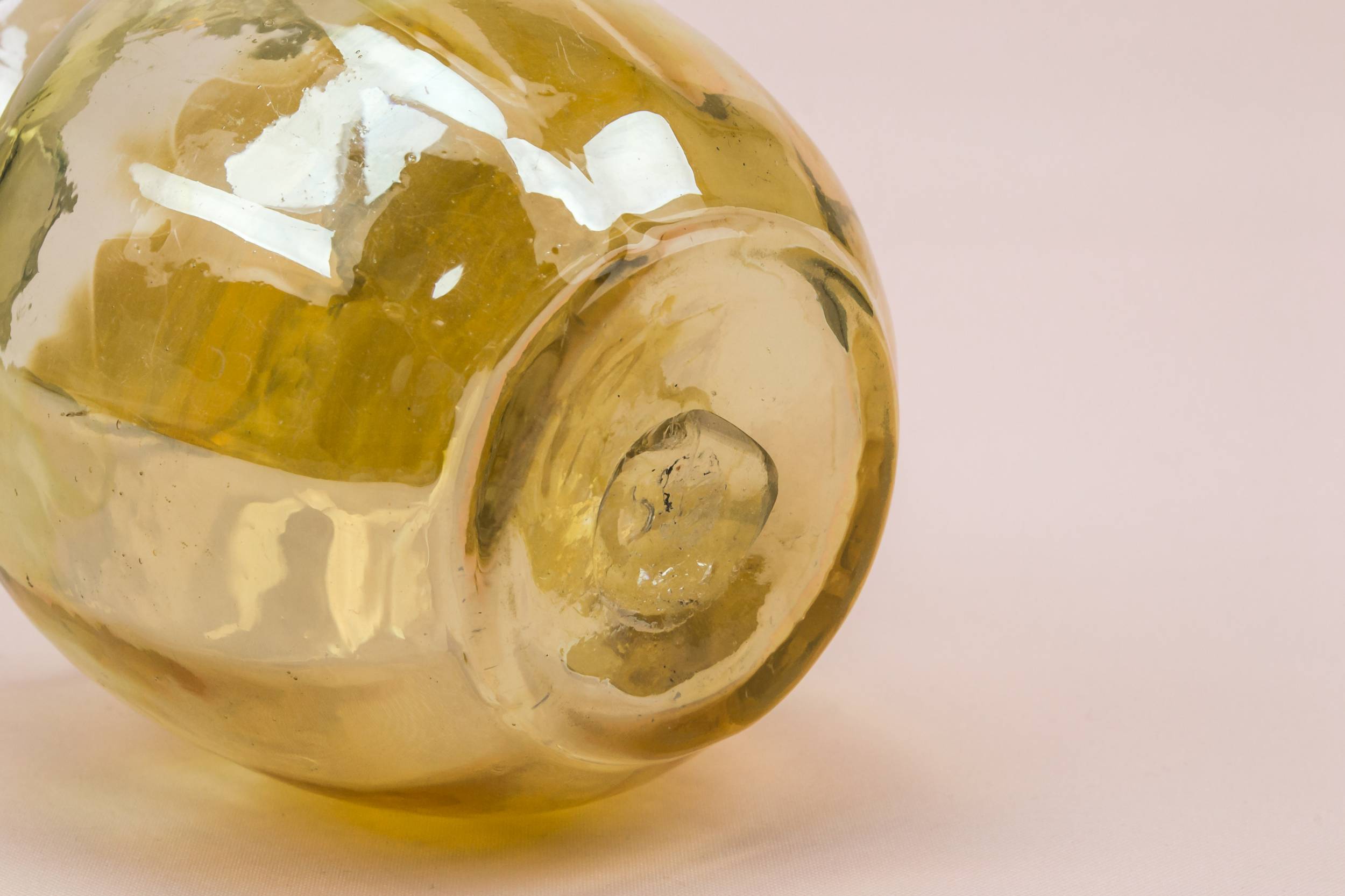 Glass Spectacular Minimalist — Small yellow glass vase 2