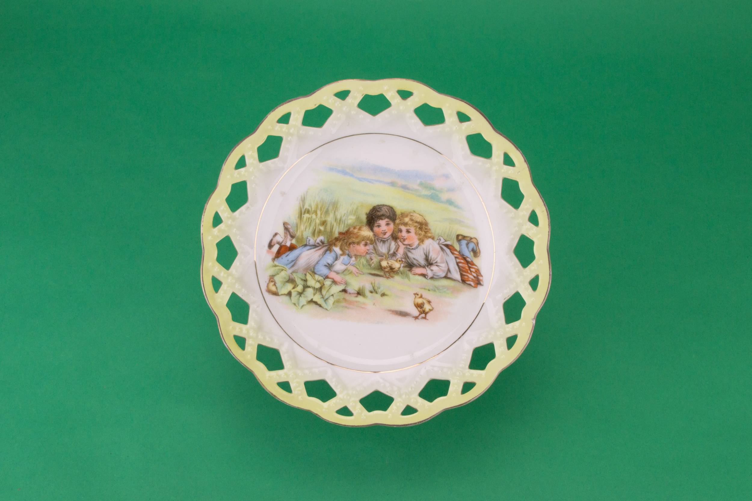 Green Porcelain Figures — 3 porcelain serving plates
