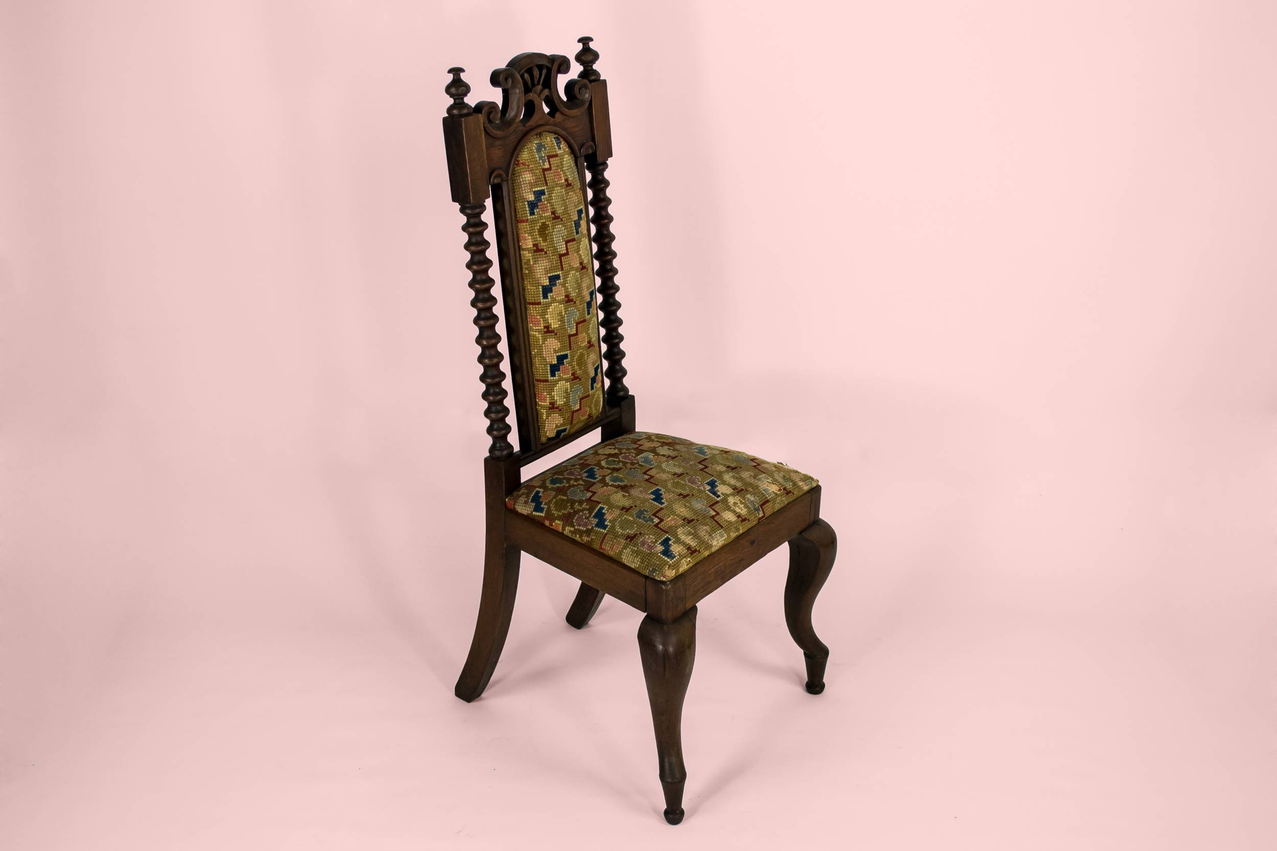 Oak Beautiful Geometric — Embroidered low chair 1