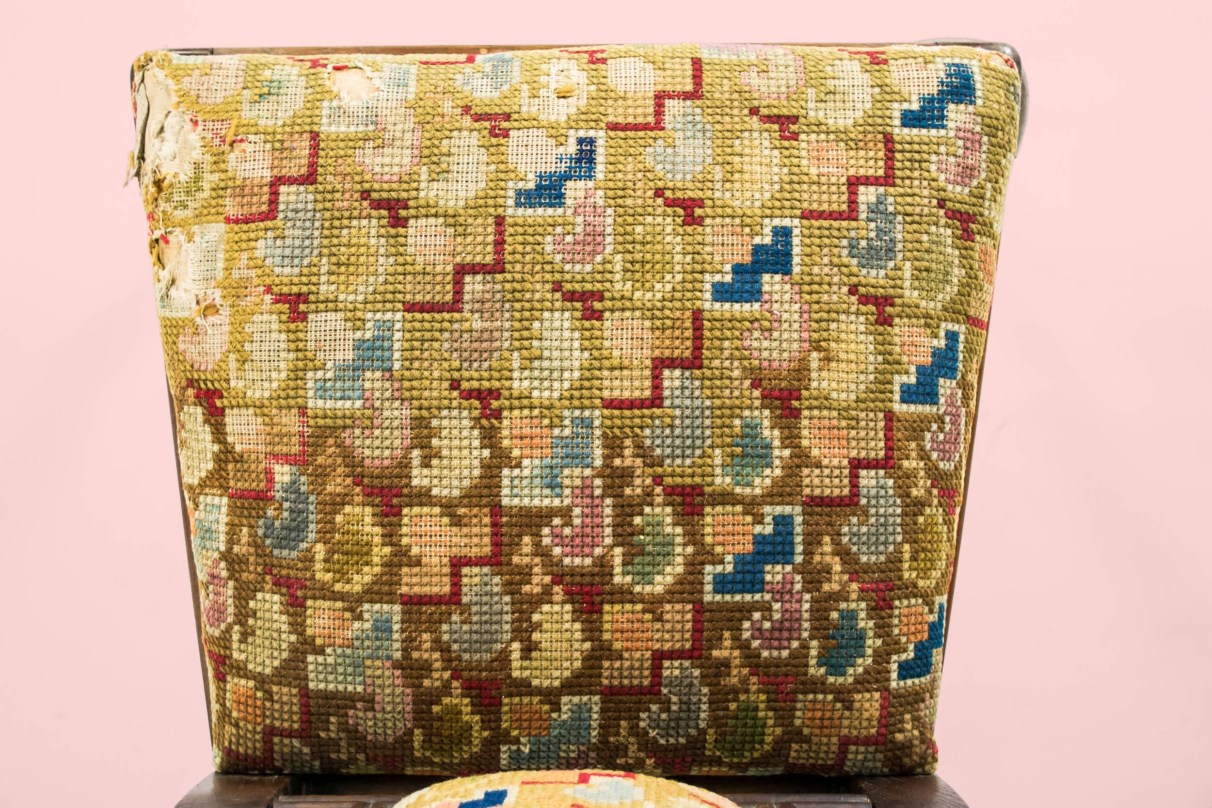 Oak Beautiful Geometric — Embroidered low chair 7