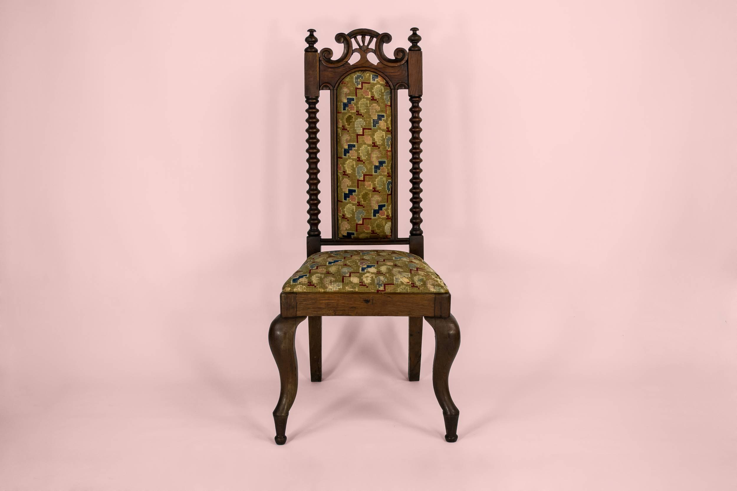 Oak Beautiful Geometric — Embroidered low chair