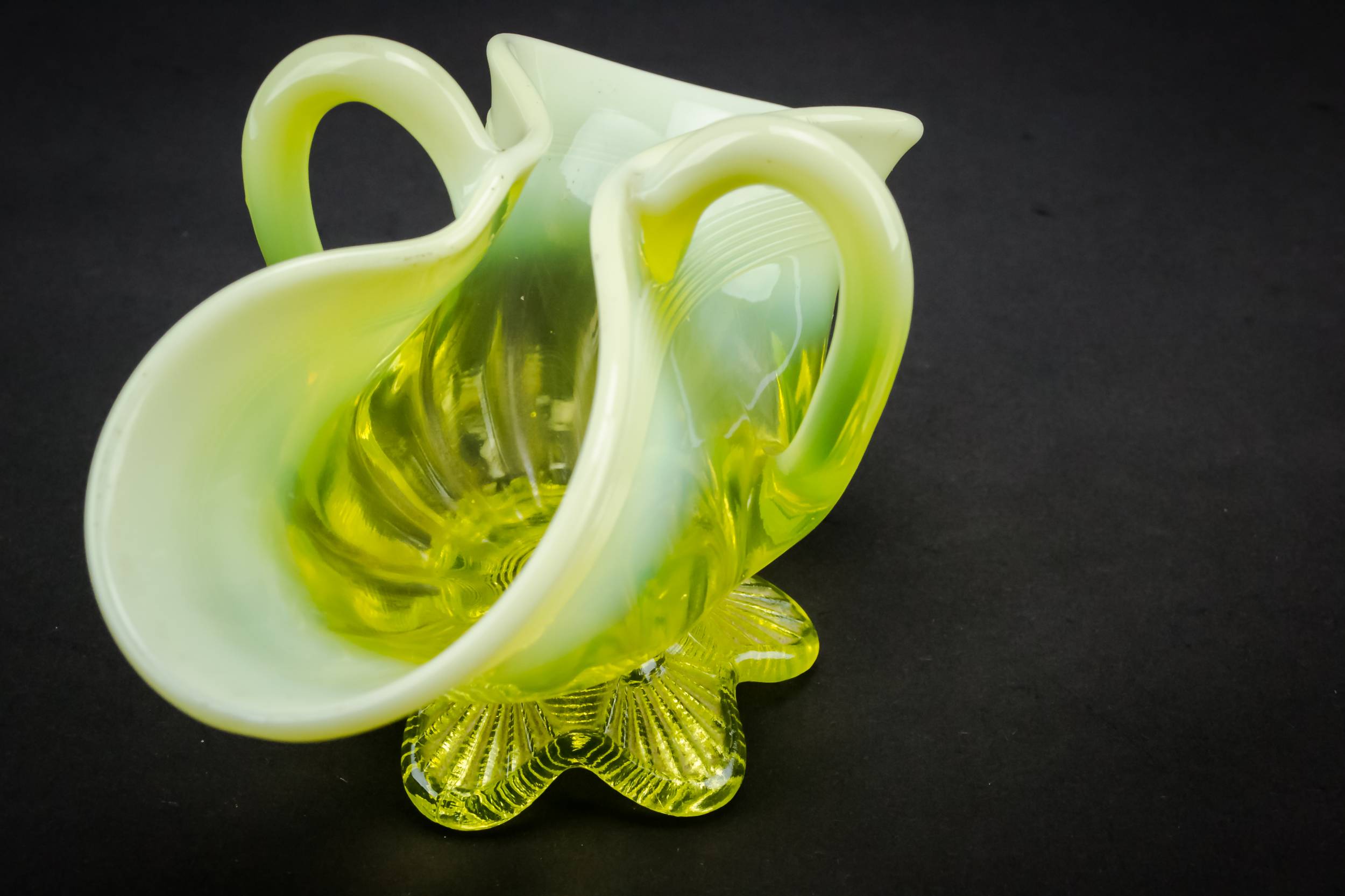Small Charming Davidson — Small decorative glass vase 1