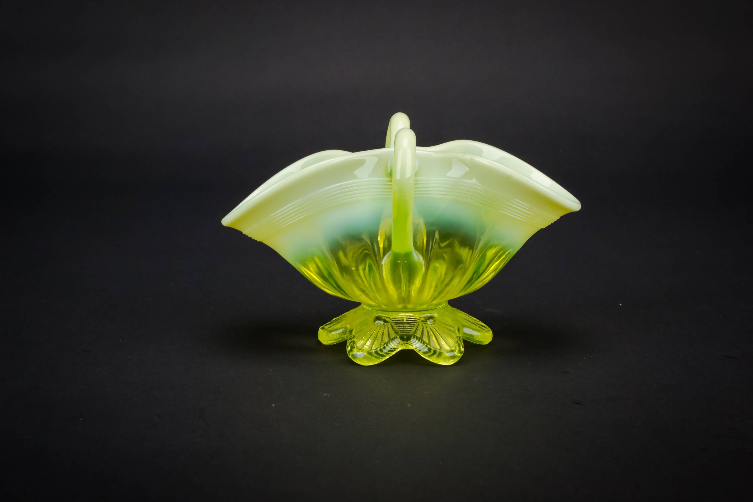 Small Charming Davidson — Small decorative glass vase