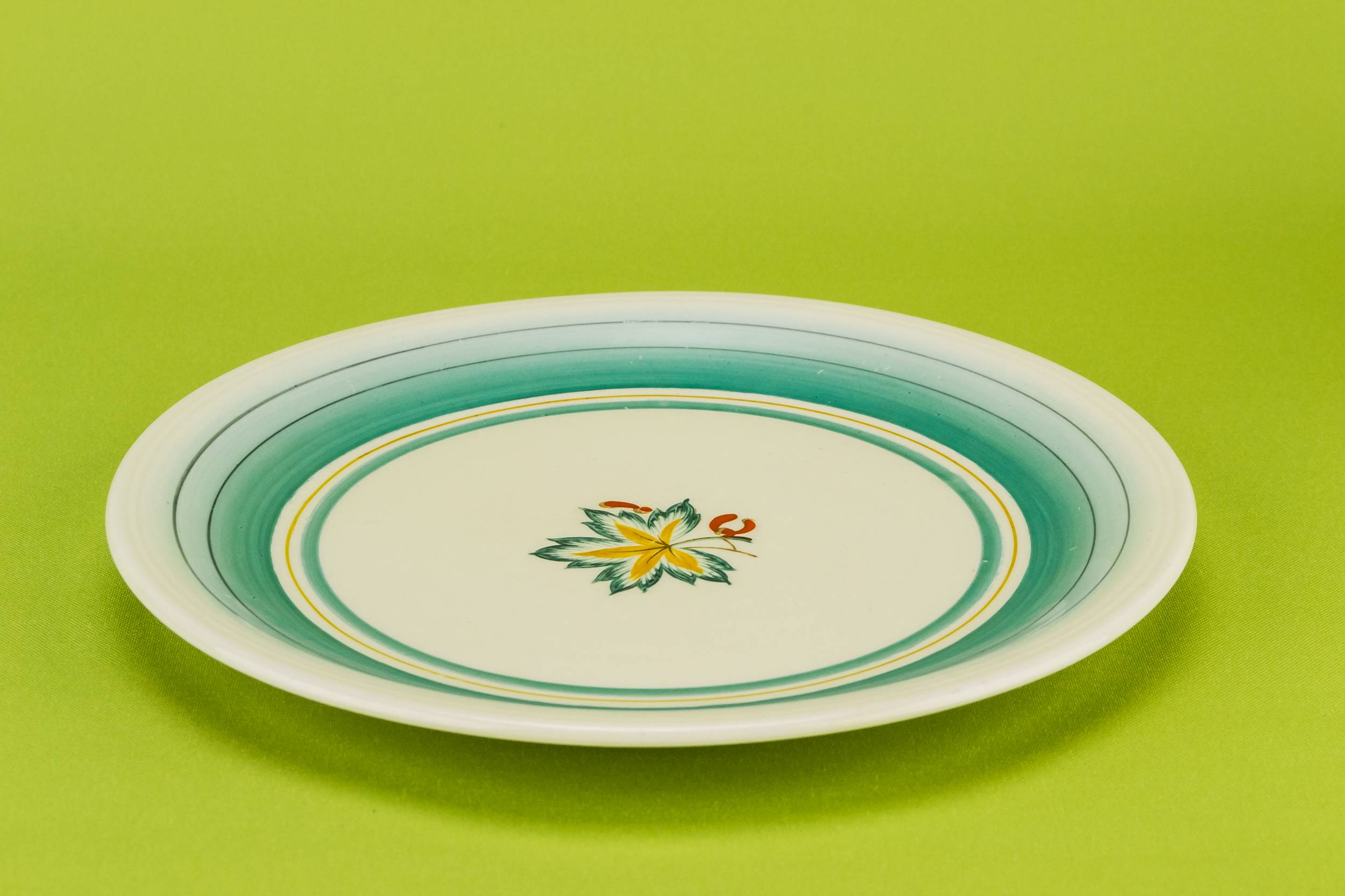 Mid-century Modern Charming — 6 small green plates 1