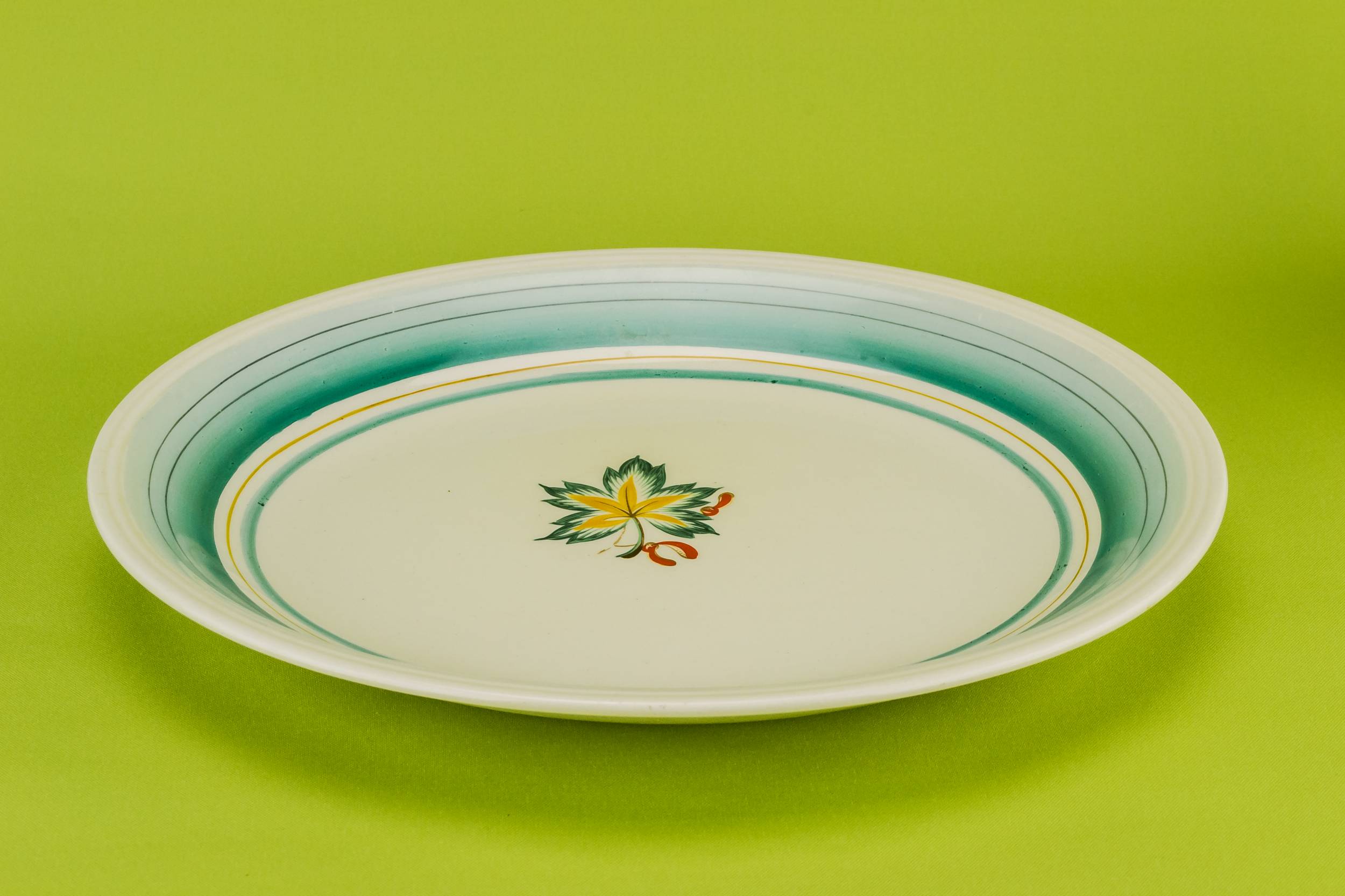 Vintage Elegant Floral — Small green serving platter 1