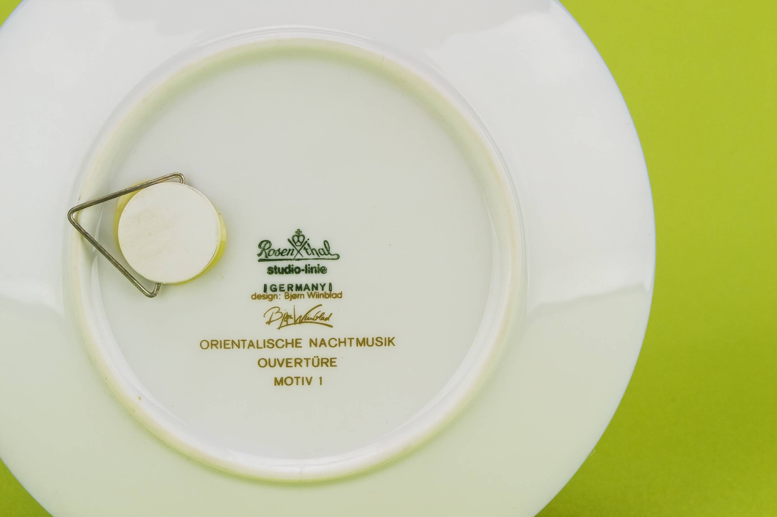 Vintage Elegant Figures — Decorative wall plate 2