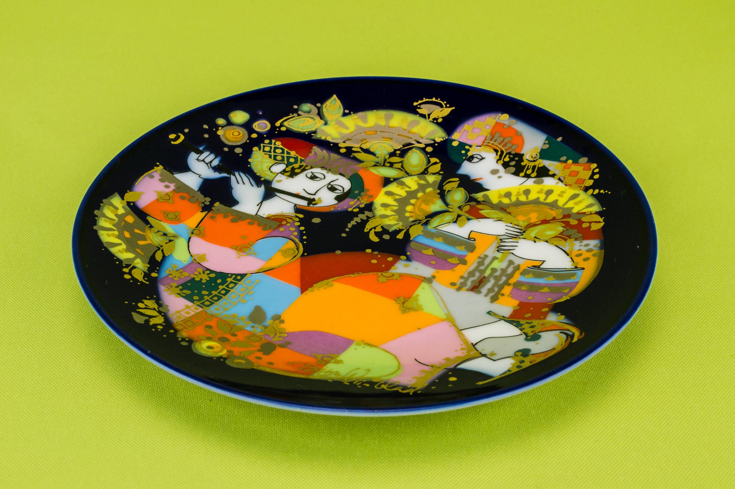 Vintage Elegant Figures — Decorative wall plate 1