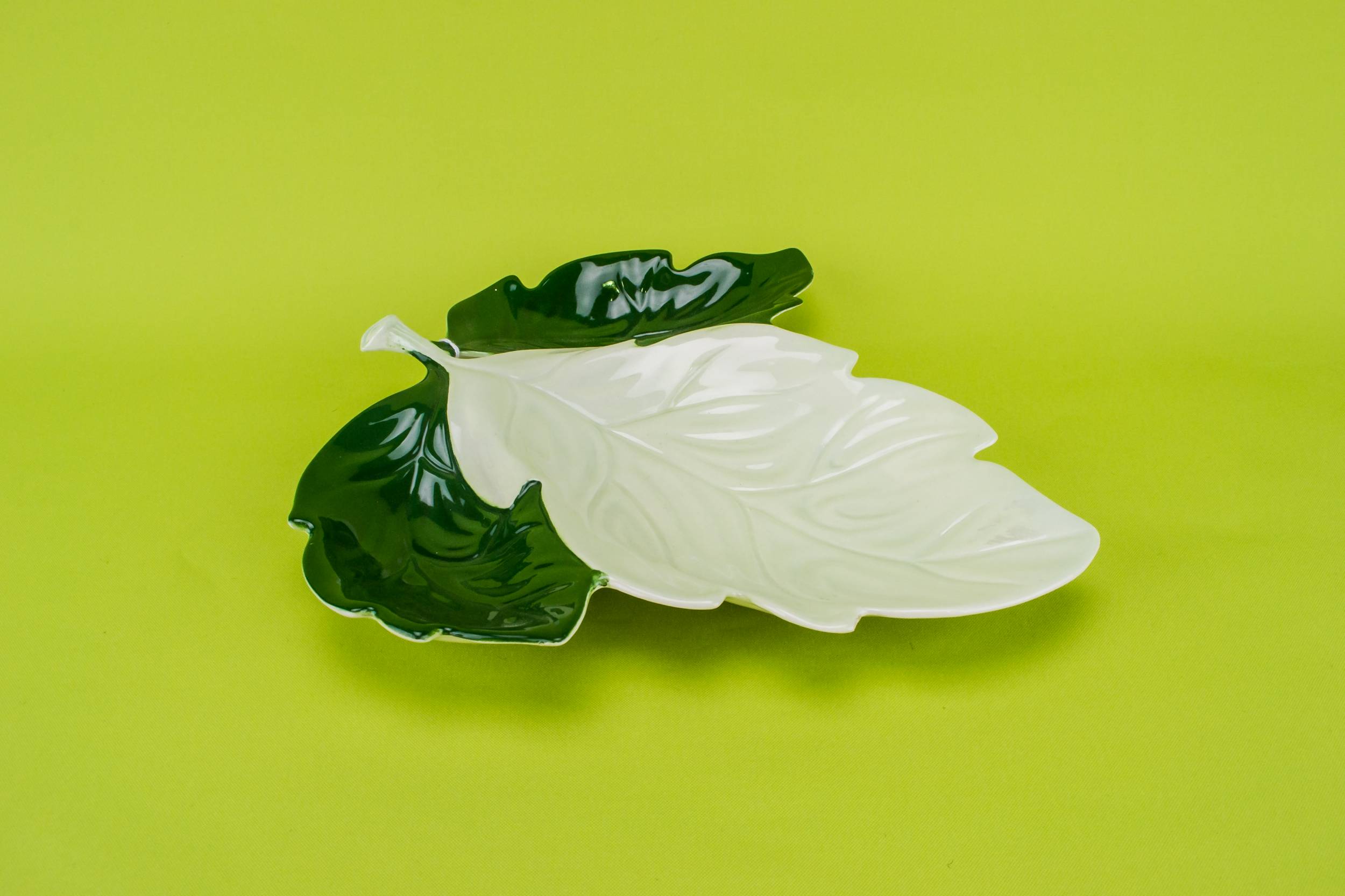 Mid-century Modern Ceramic — Snack serving leaf dish 1