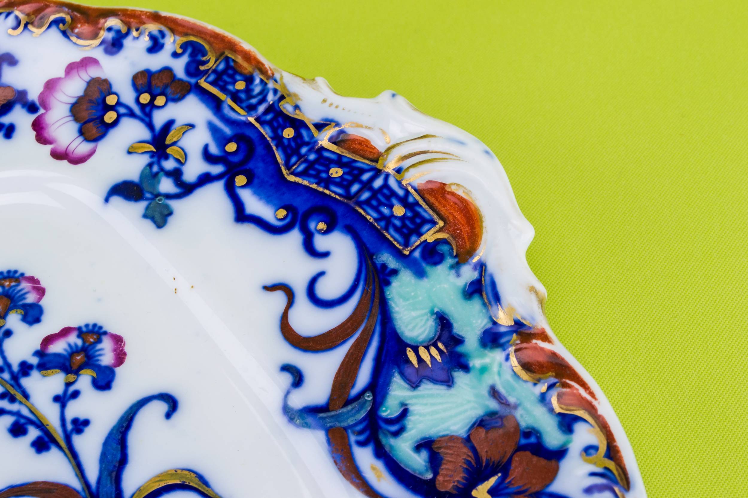 High Victorian Porcelain — Colourful serving dish 1