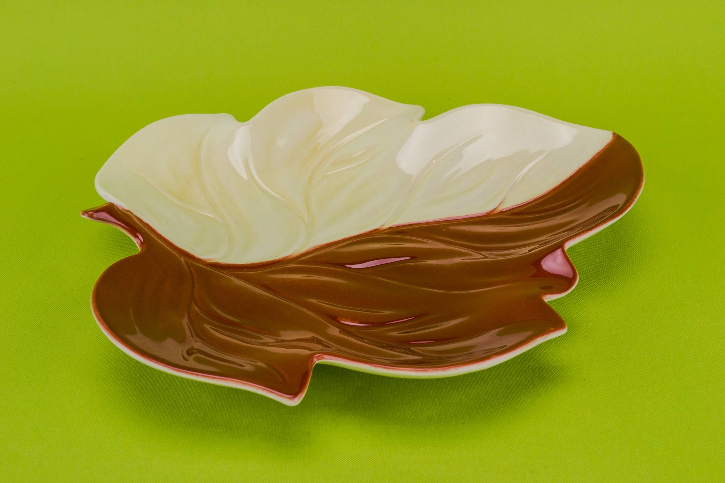 Mid-century Modern Elegant — Small serving leaf plate 1