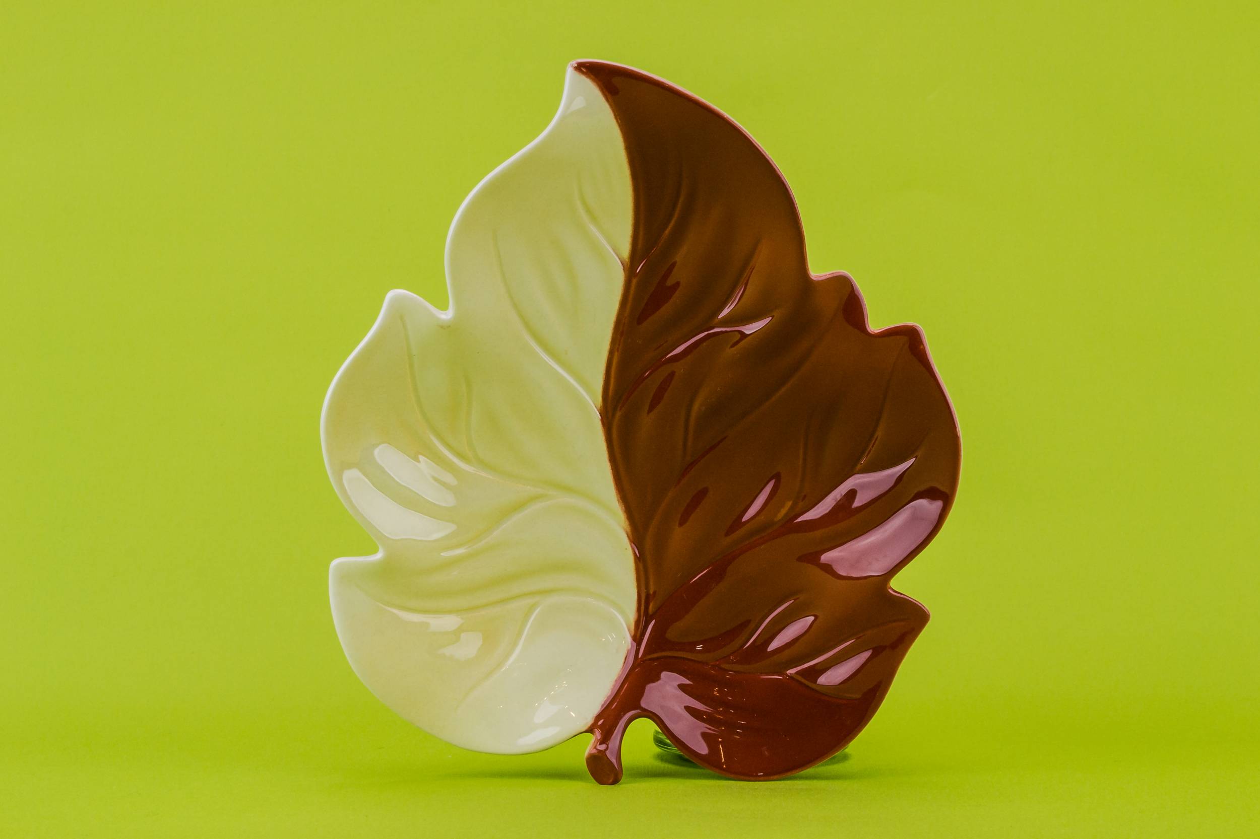 Mid-century Modern Elegant — Small serving leaf plate
