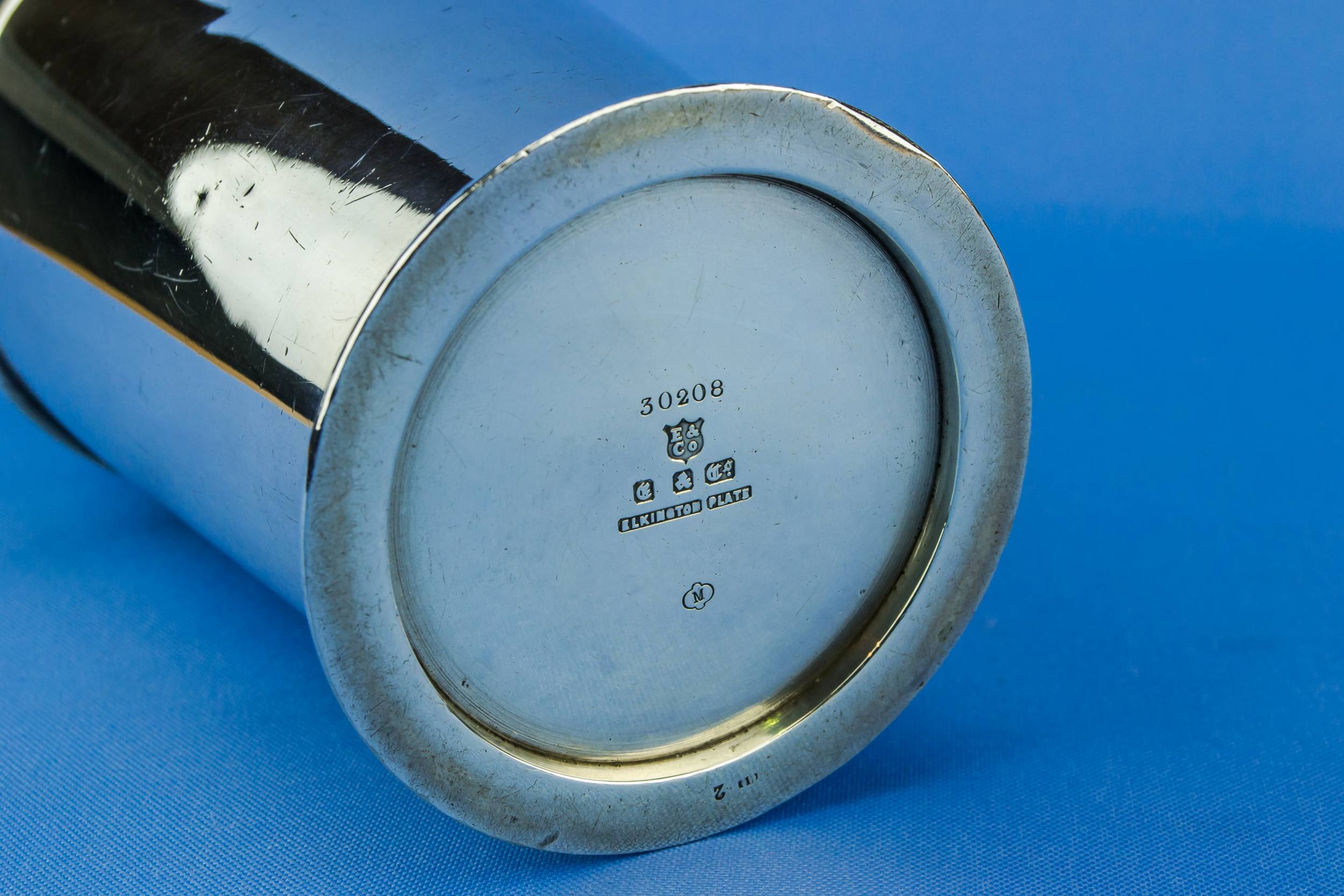 Vintage Medium Minimalist — Cruse ship cocktail shaker 4