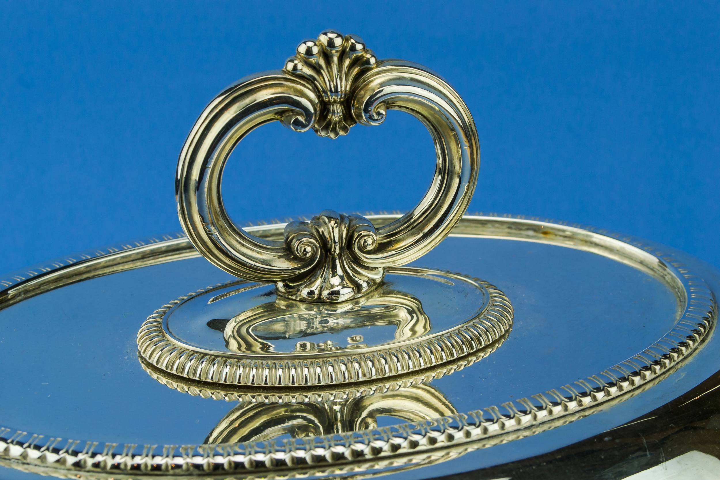 Silver Vintage Gadrooned — Silver plated serving dish 1