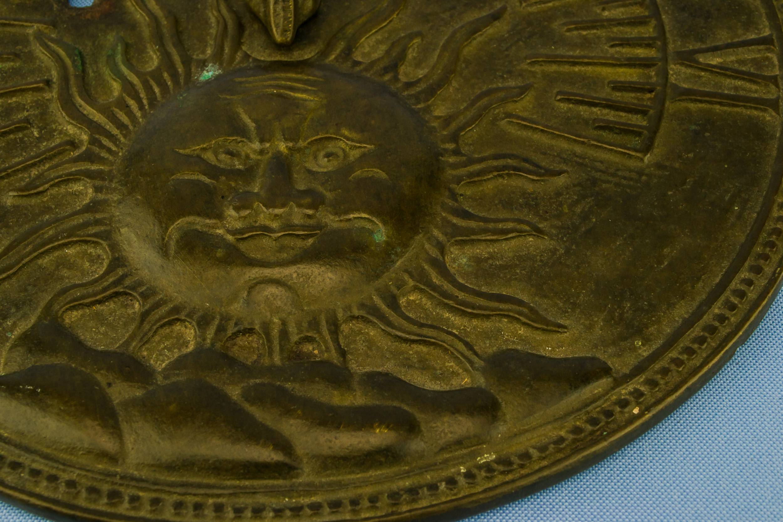 Patinated Bronze Sundial — Bronze sundial 2