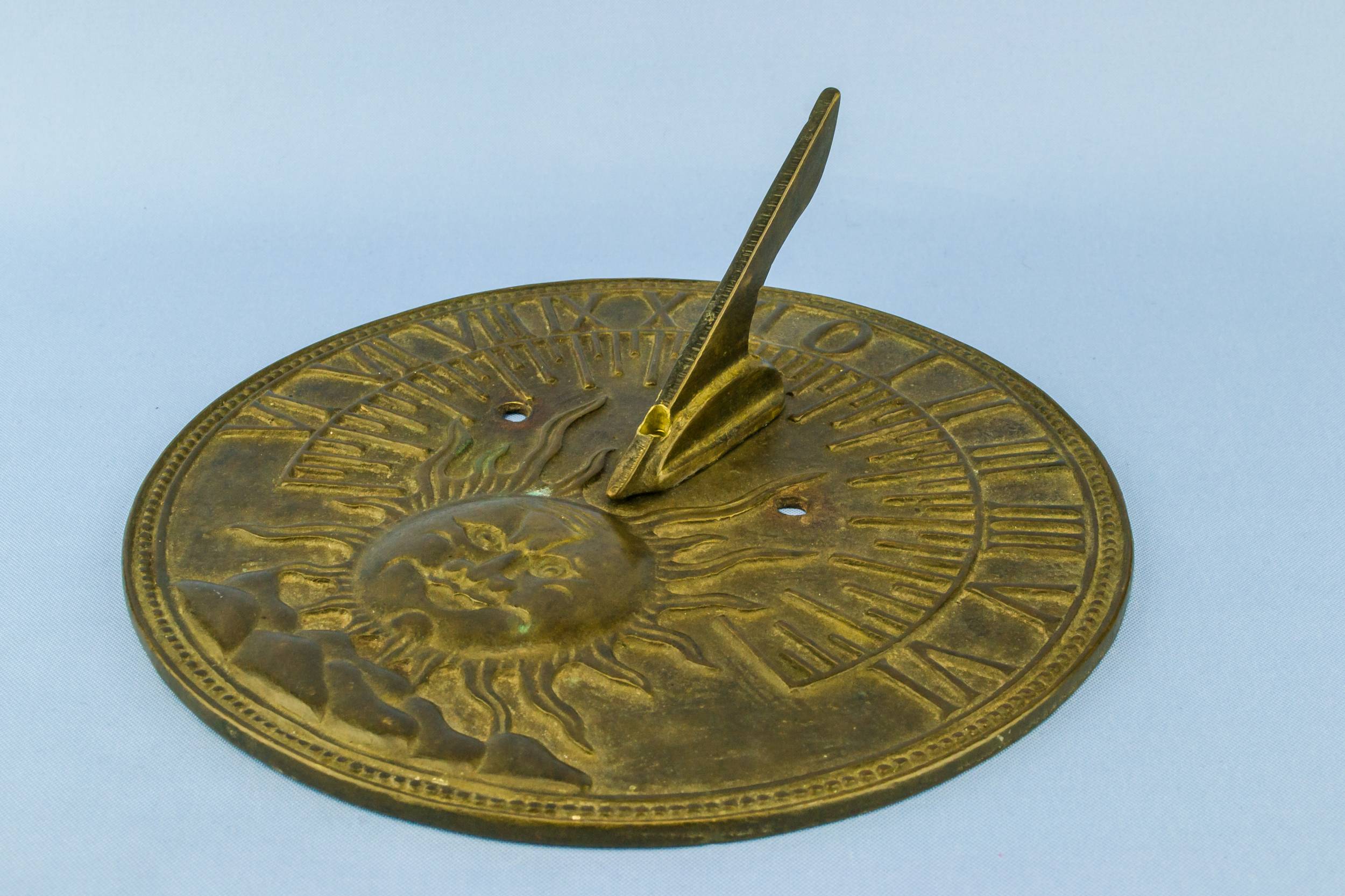 Patinated Bronze Sundial — Bronze sundial 1