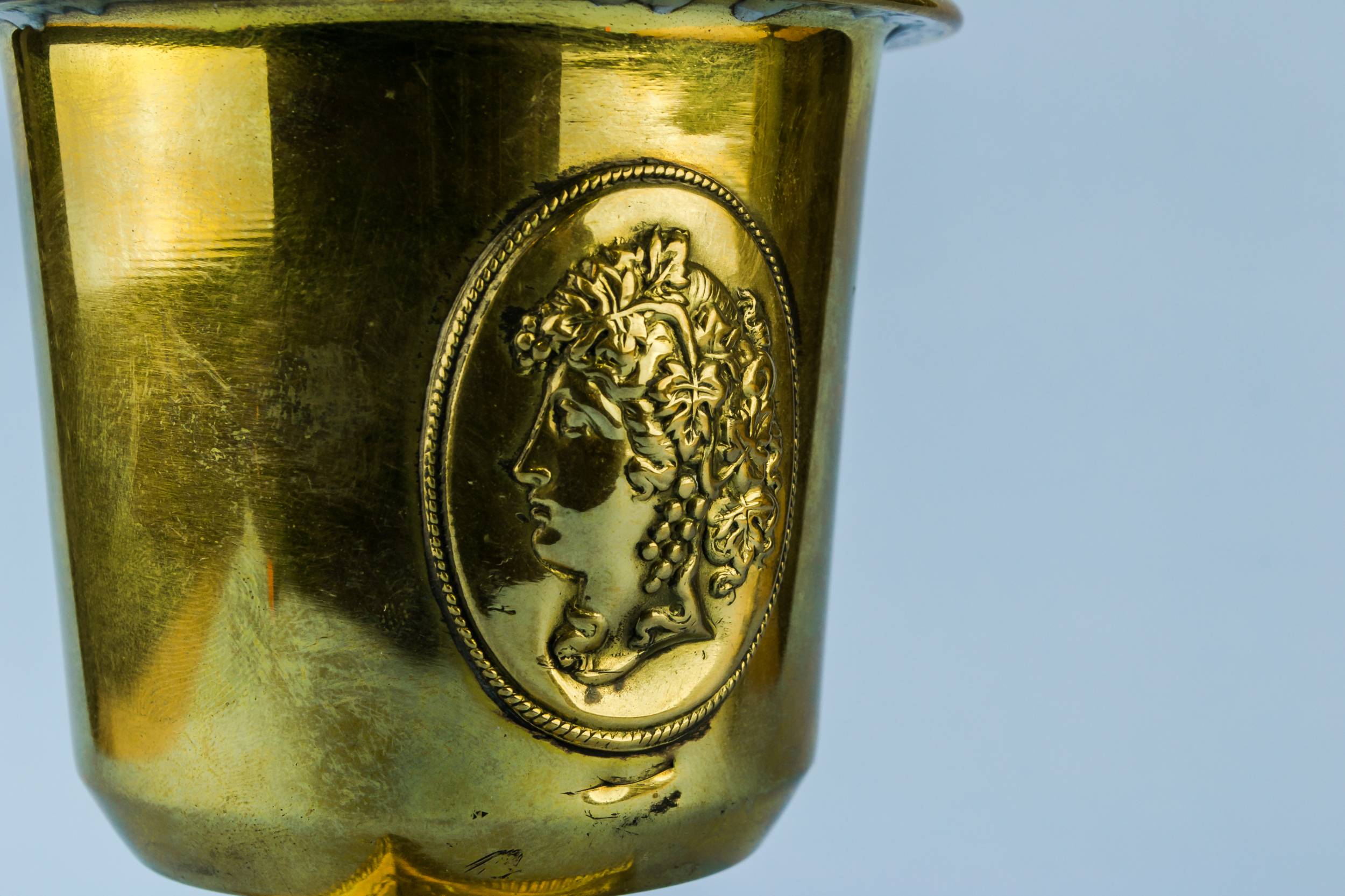 Elegant Antique Figures — 2 small brass oil lamps 3