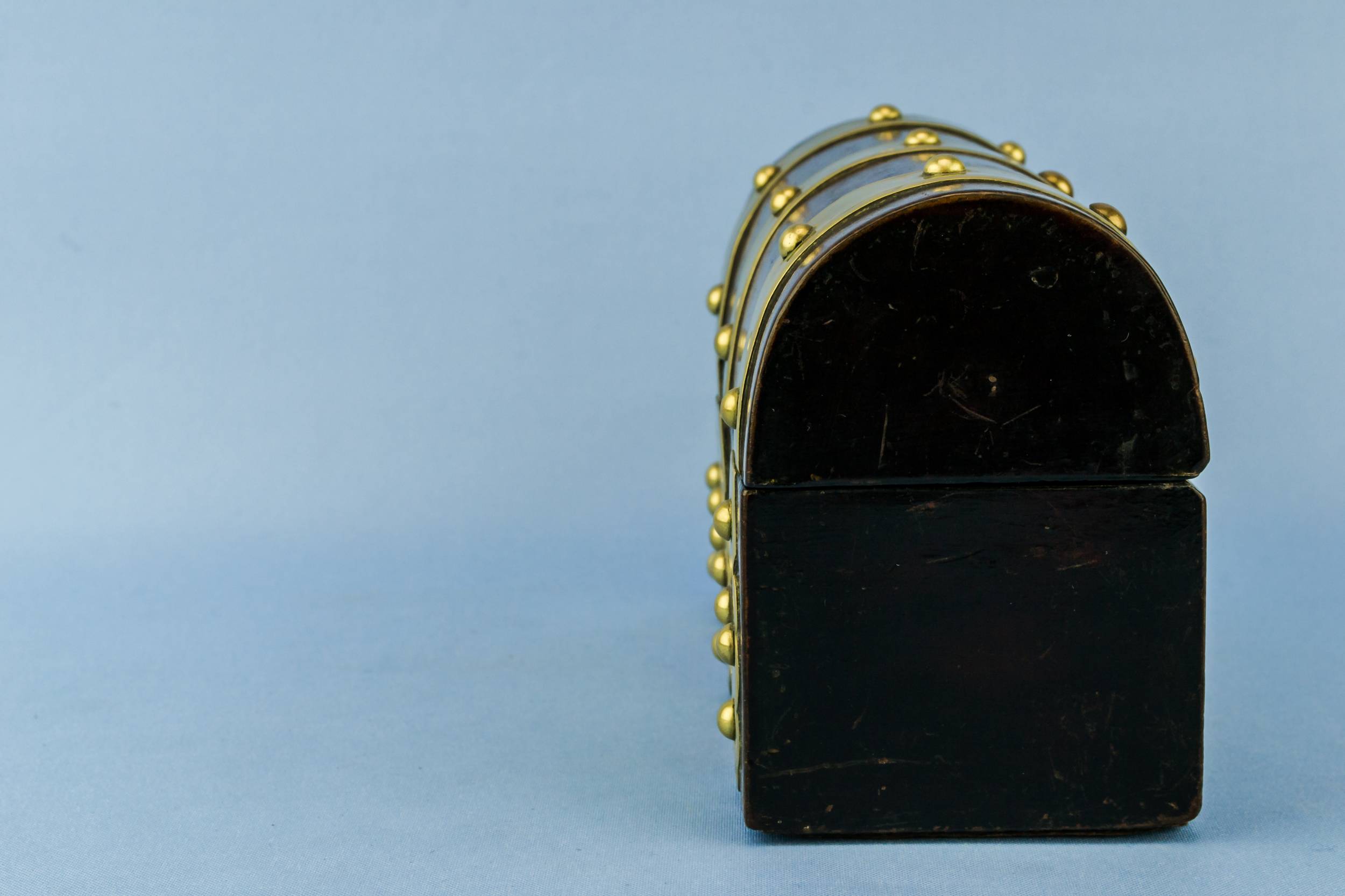 Arts Crafts Antique — Small walnut jewellery box 4