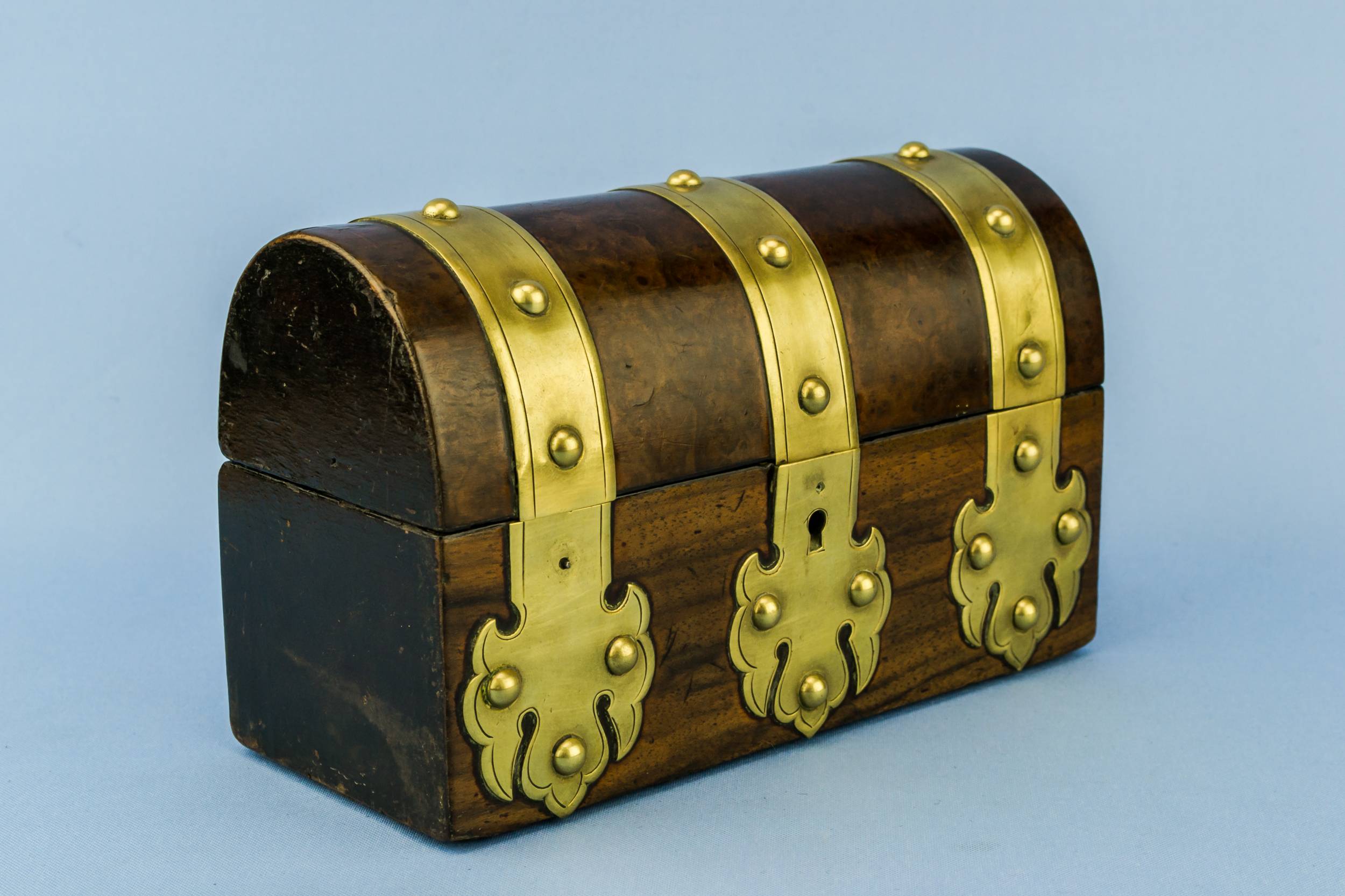 Arts Crafts Antique — Small walnut jewellery box 1