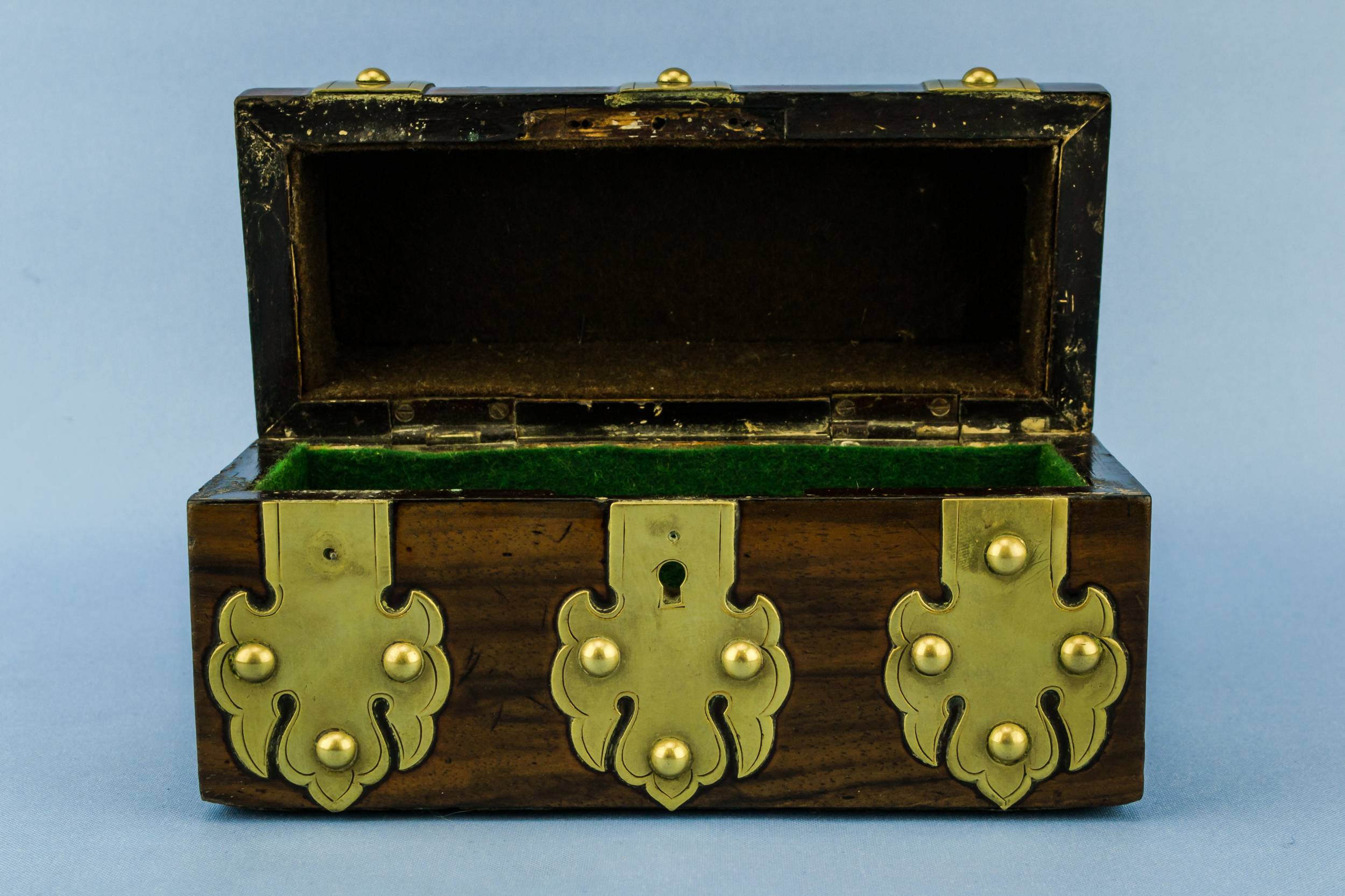 Arts Crafts Antique — Small walnut jewellery box 2