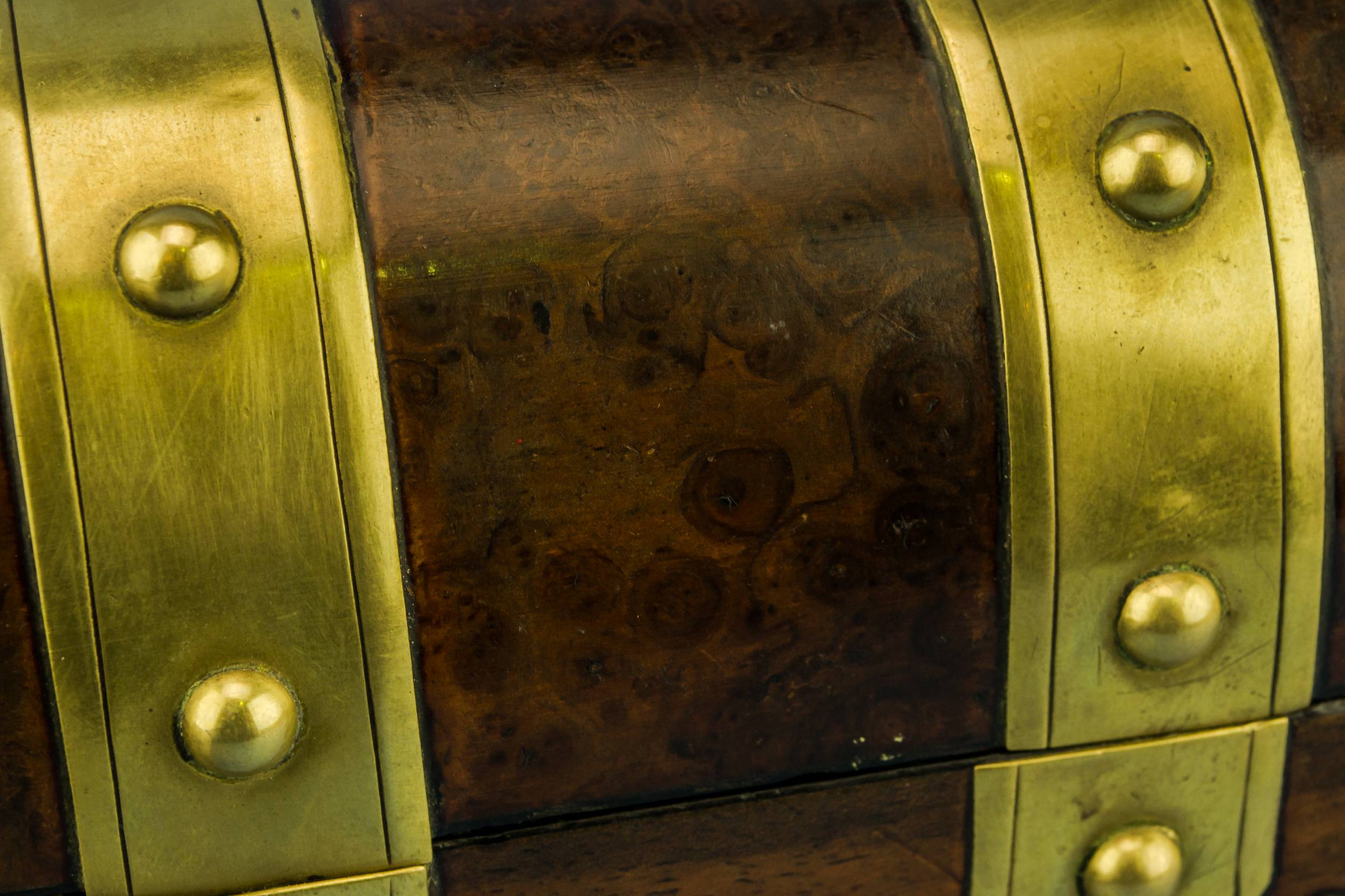 Arts Crafts Antique — Small walnut jewellery box 6