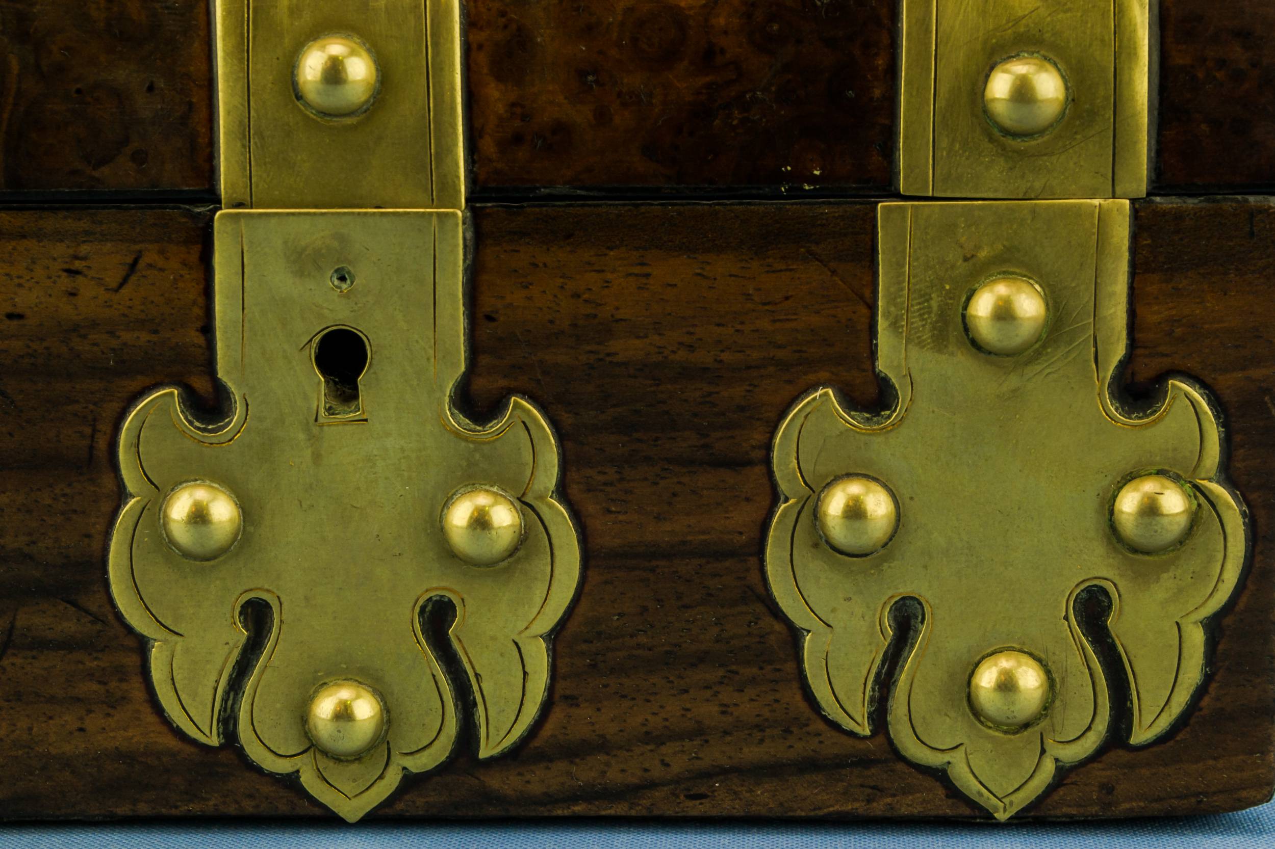 Arts Crafts Antique — Small walnut jewellery box 7