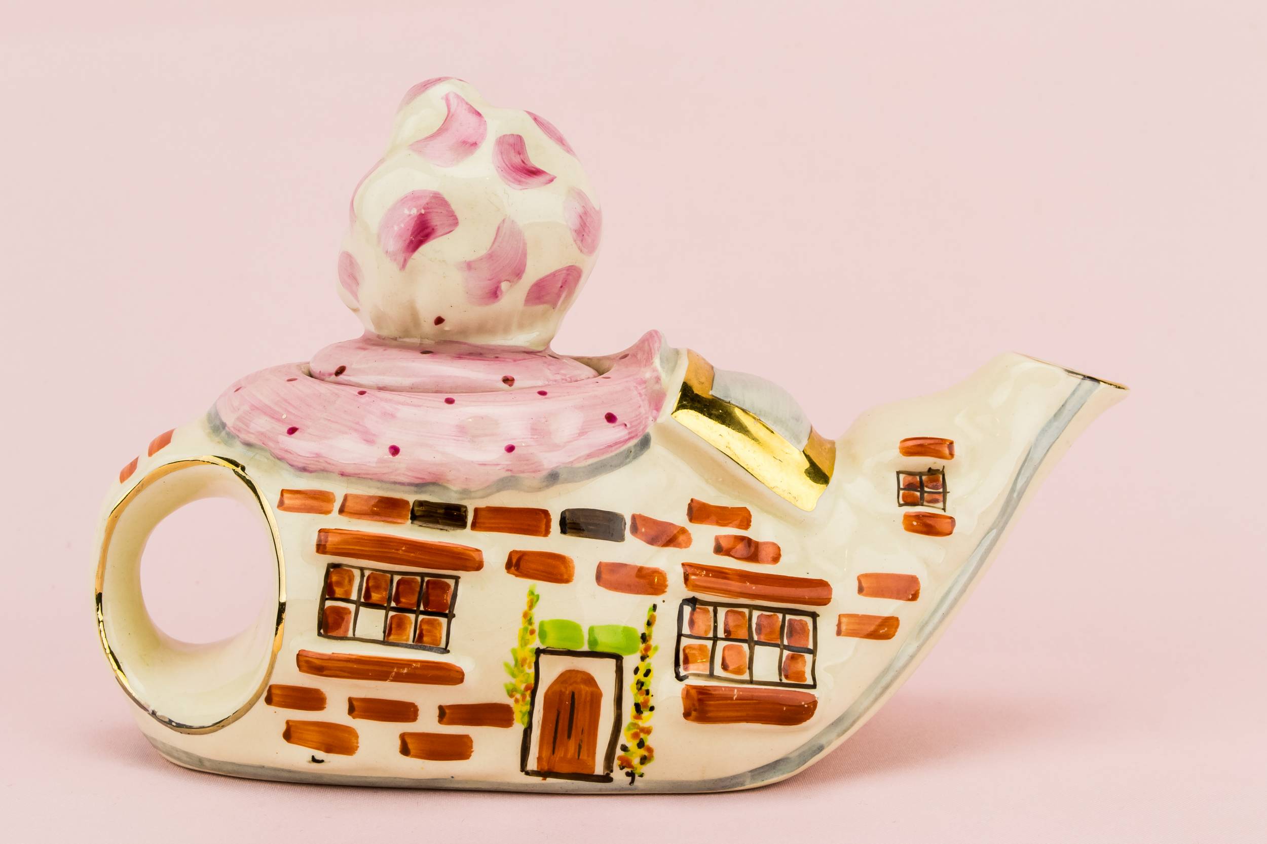 Traditional Shabby Chic — Novelty teapot 1