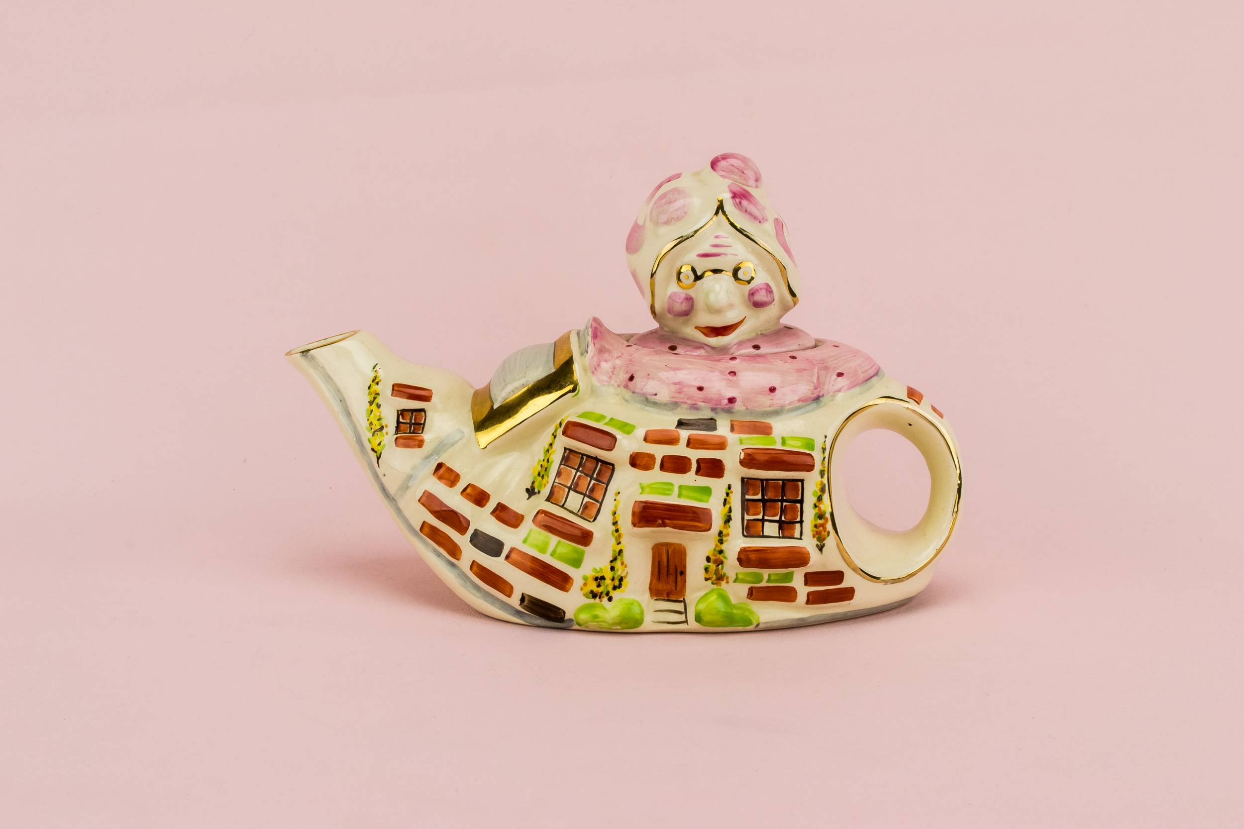 Traditional Shabby Chic — Novelty teapot