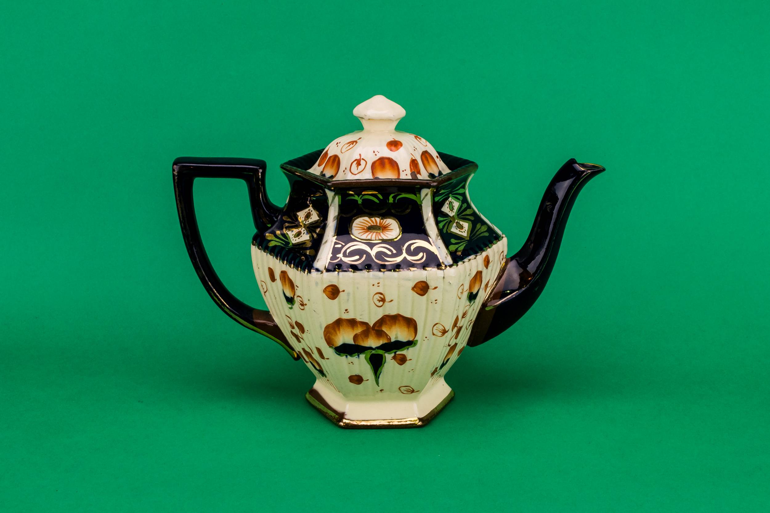 Bold Vintage Ceramic — Large Gaudy Welsh teapot