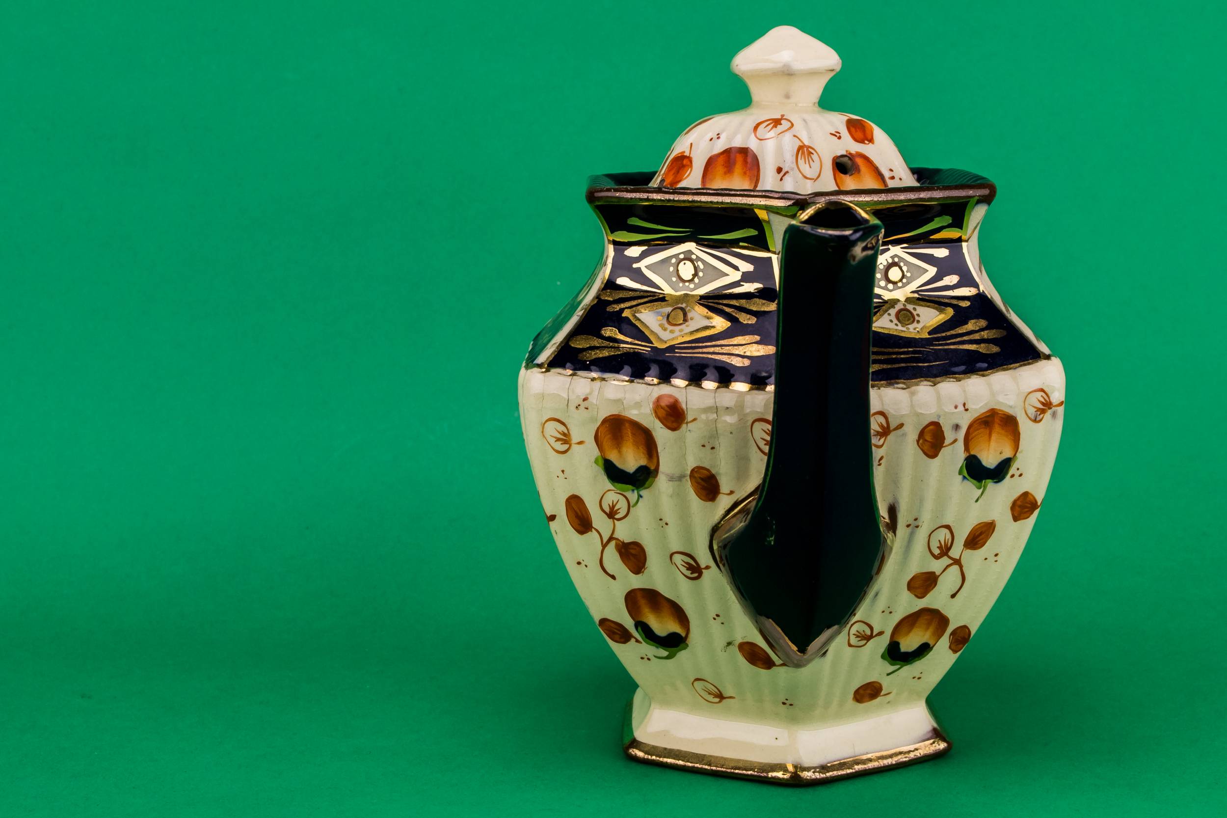 Bold Vintage Ceramic — Large Gaudy Welsh teapot 4